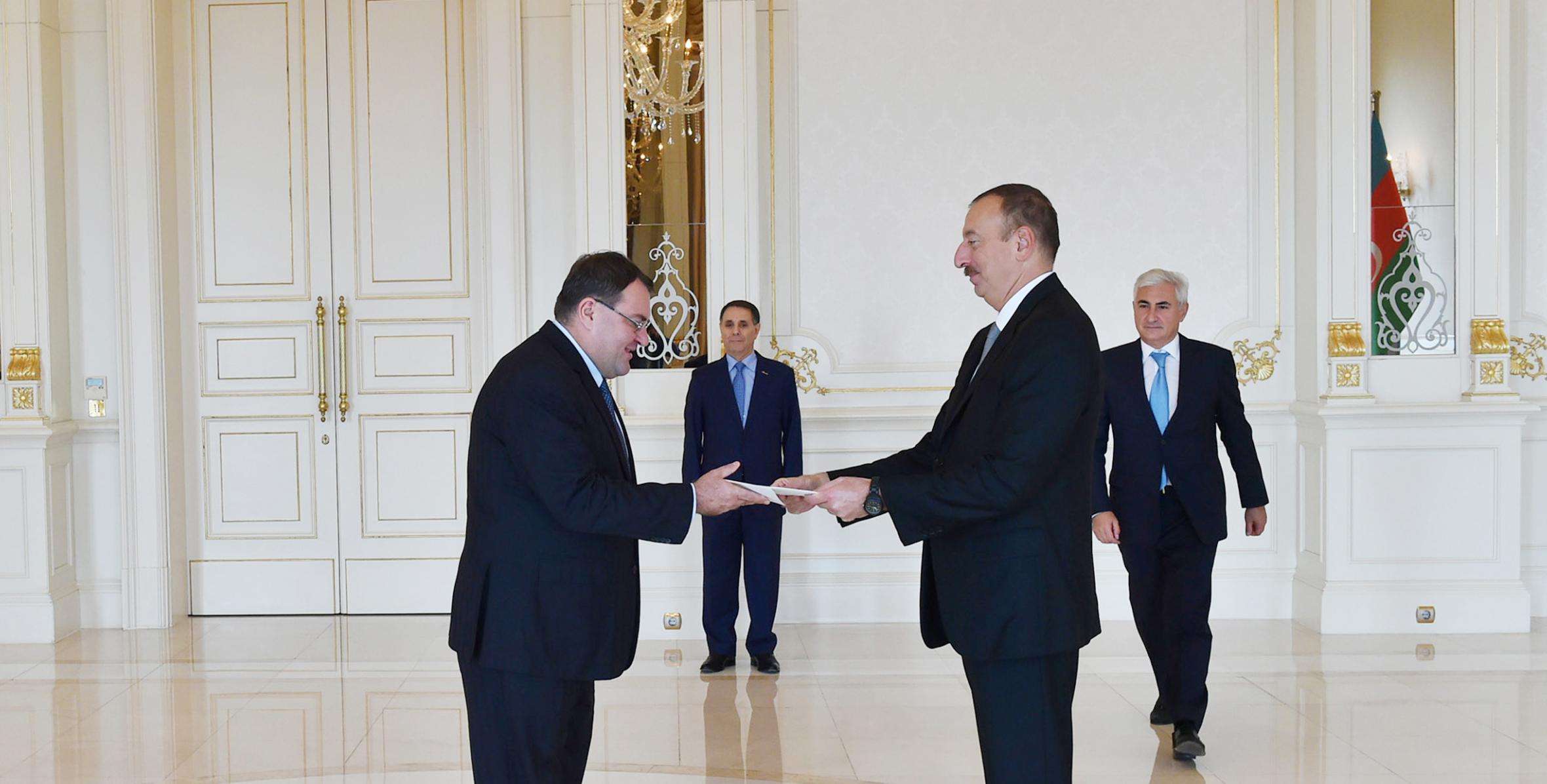 Ilham Aliyev received the credentials of the newly-appointed Hungarian Ambassador