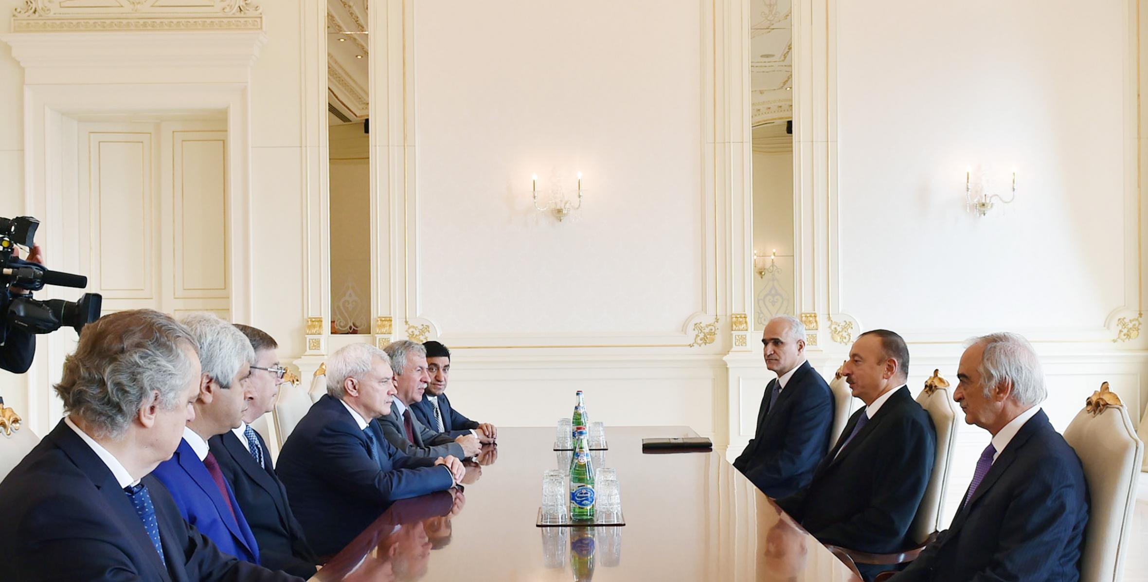 Ильхам Алиев принял делегацию во главе с губернатором Санкт-Петербурга