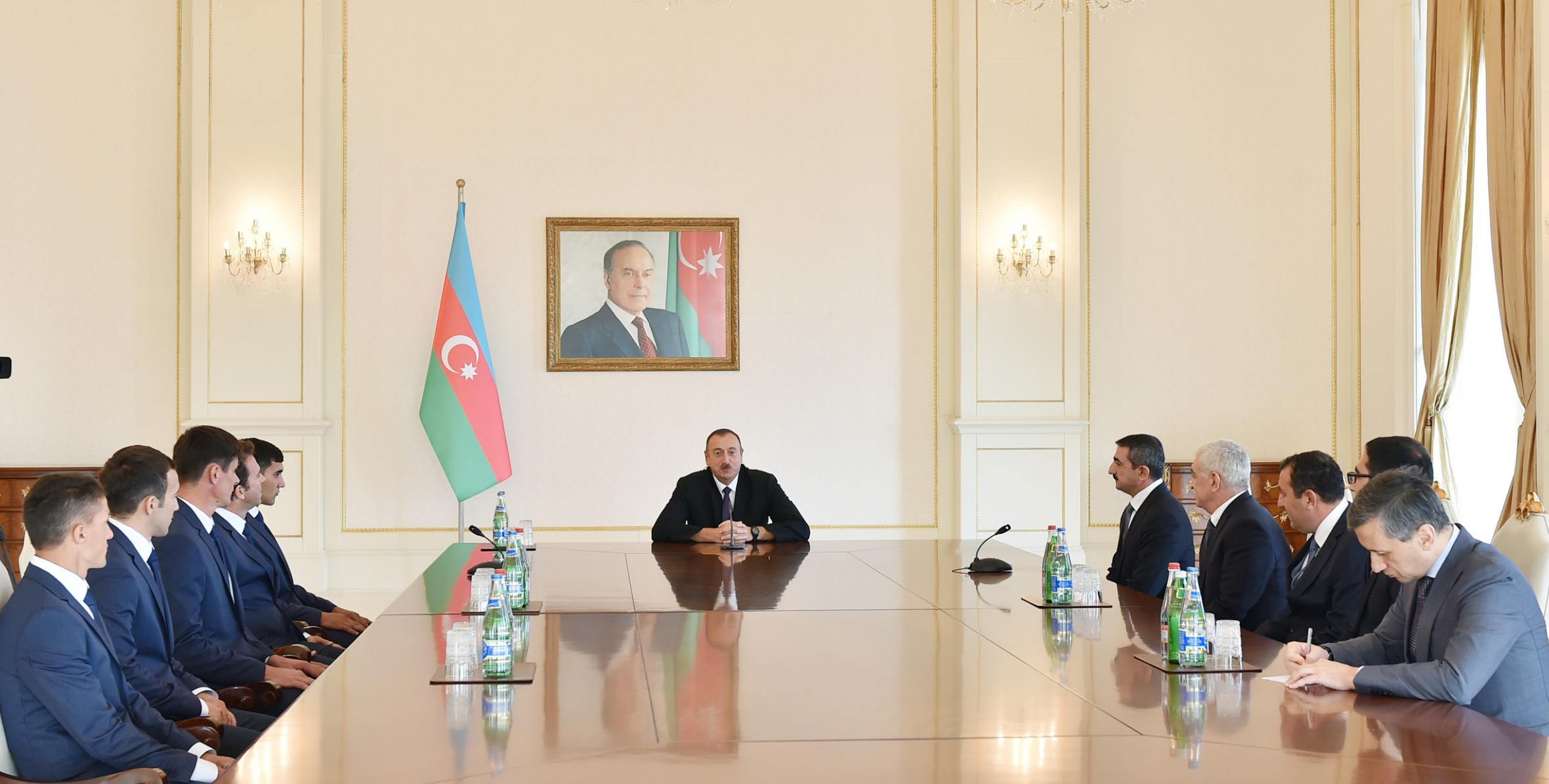Ильхам Алиев встретился с членами сборной команды Азербайджана по поло