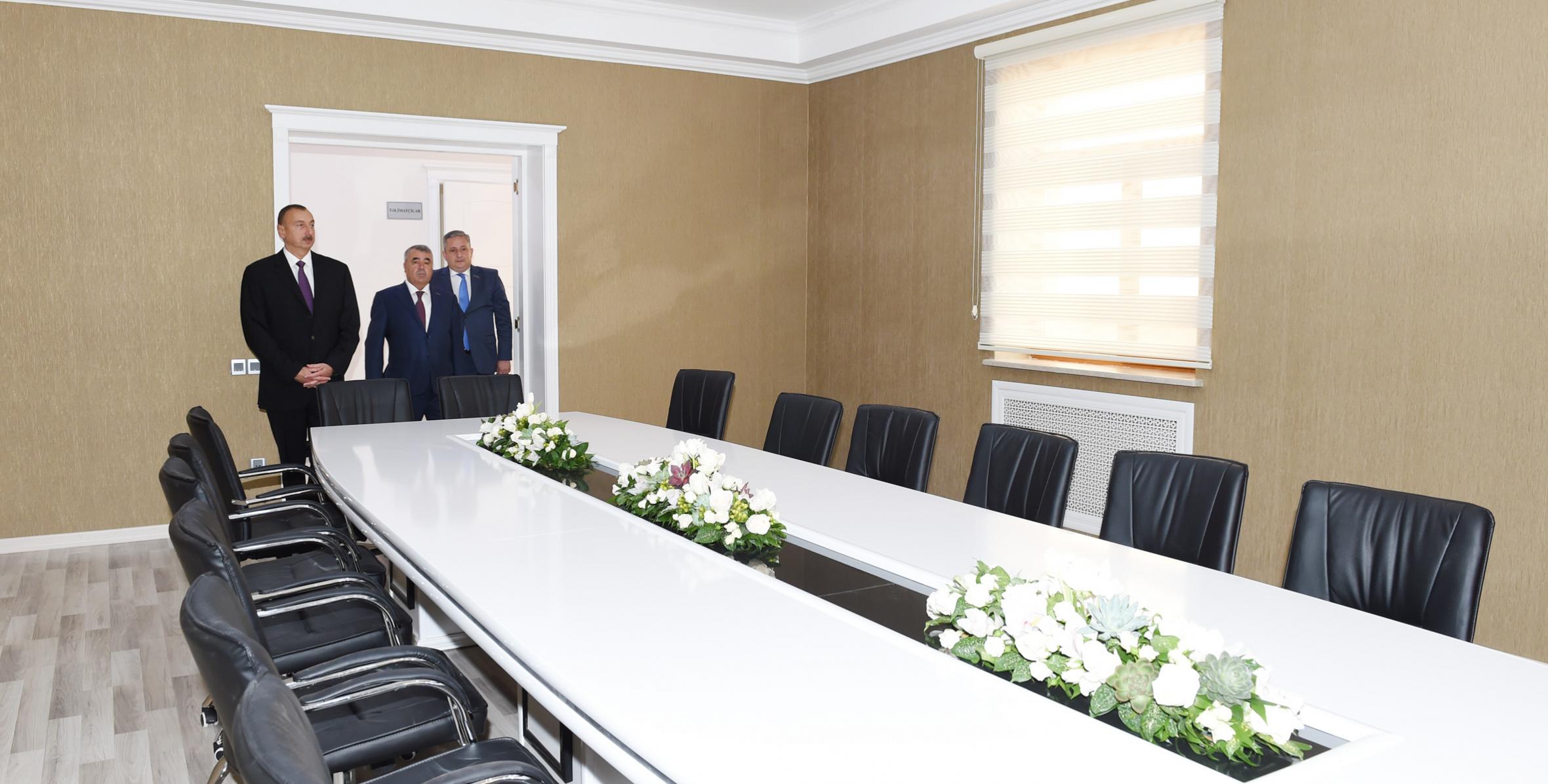 İlham Əliyev Yeni Azərbaycan Partiyası Göyçay rayon təşkilatının yeni inzibati binasının açılışında iştirak edib