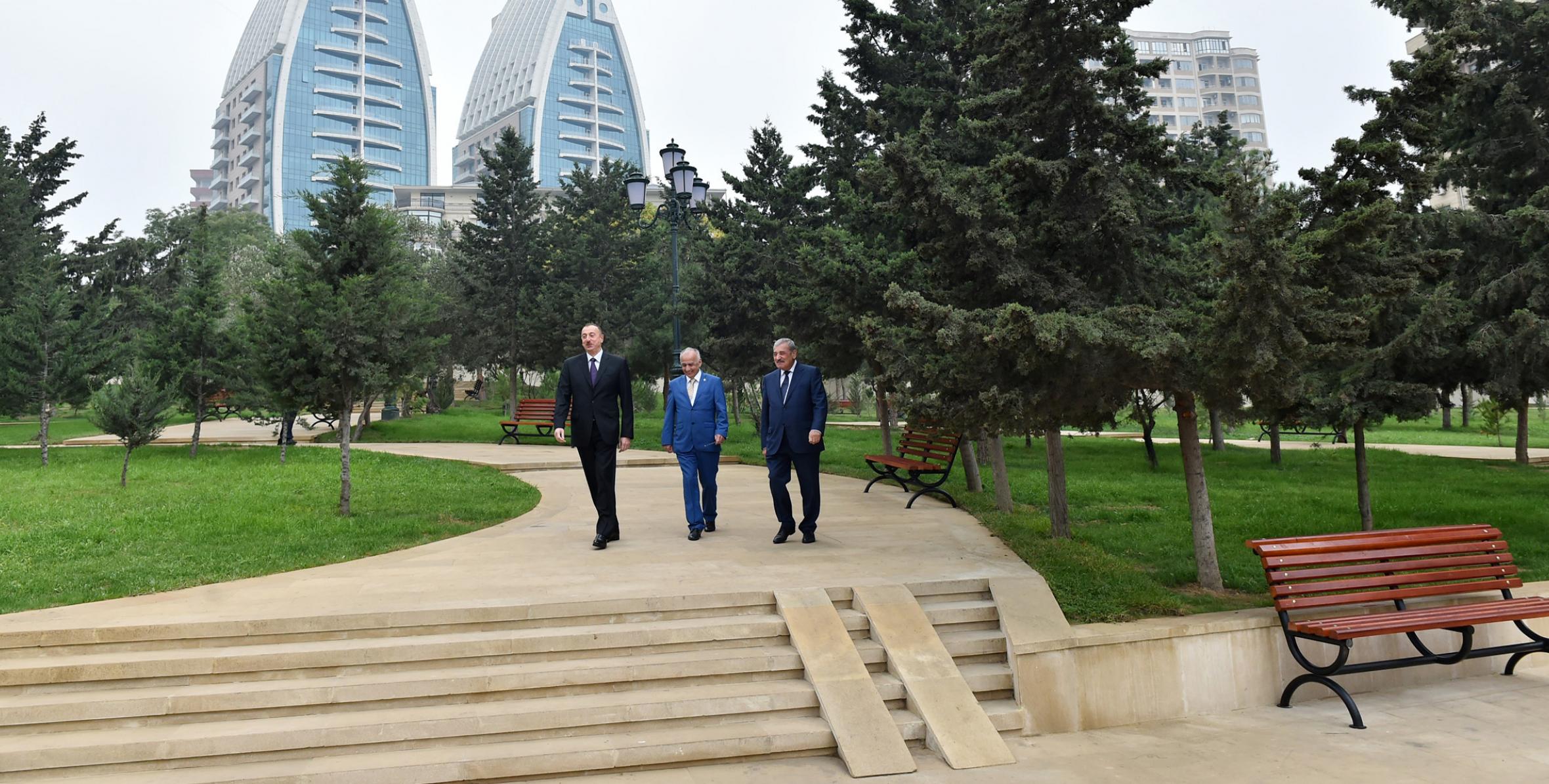 İlham Əliyev Bakıda yeni salınan yolların, parkların, yenidən qurulan küçə və prospektlərin açılışında iştirak edib