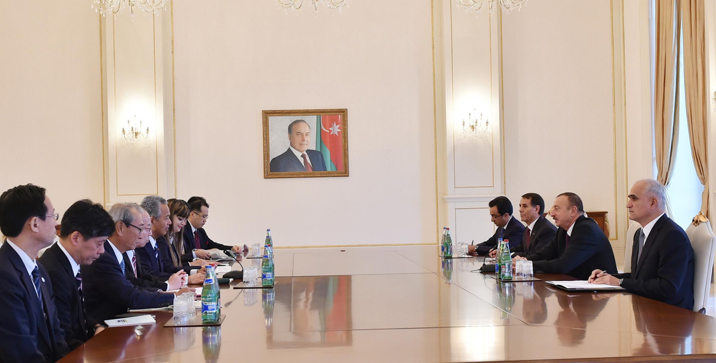 Ильхам Алиев принял делегацию во главе с государственным министром Японии