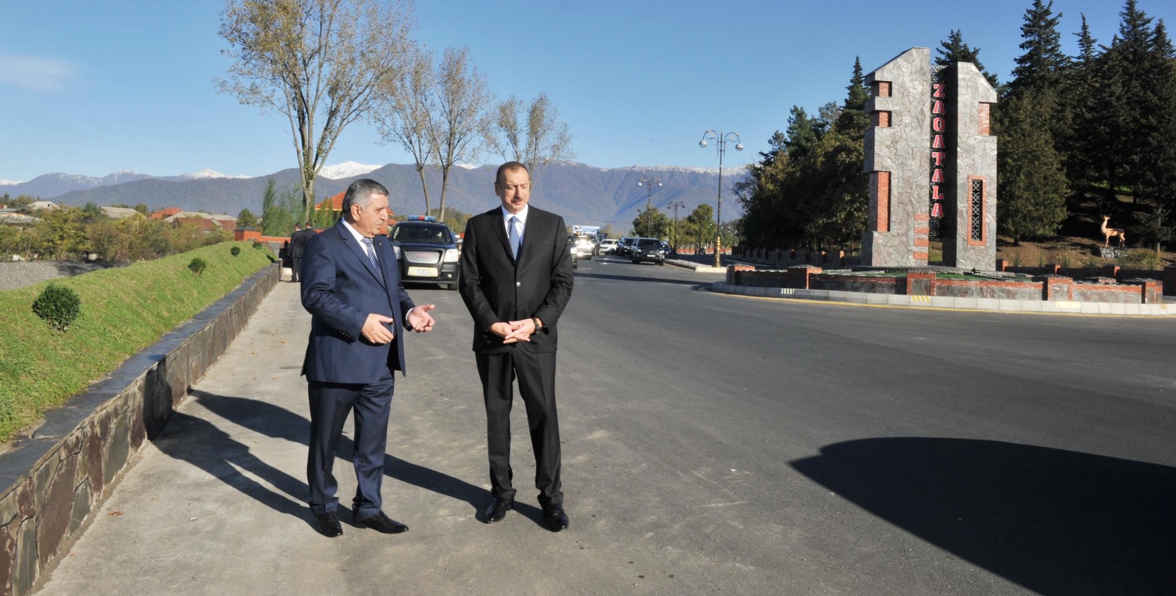 Ильхам Алиев ознакомился с работой по расширению и благоустройству части магистральной дороги Евлах-Балакен