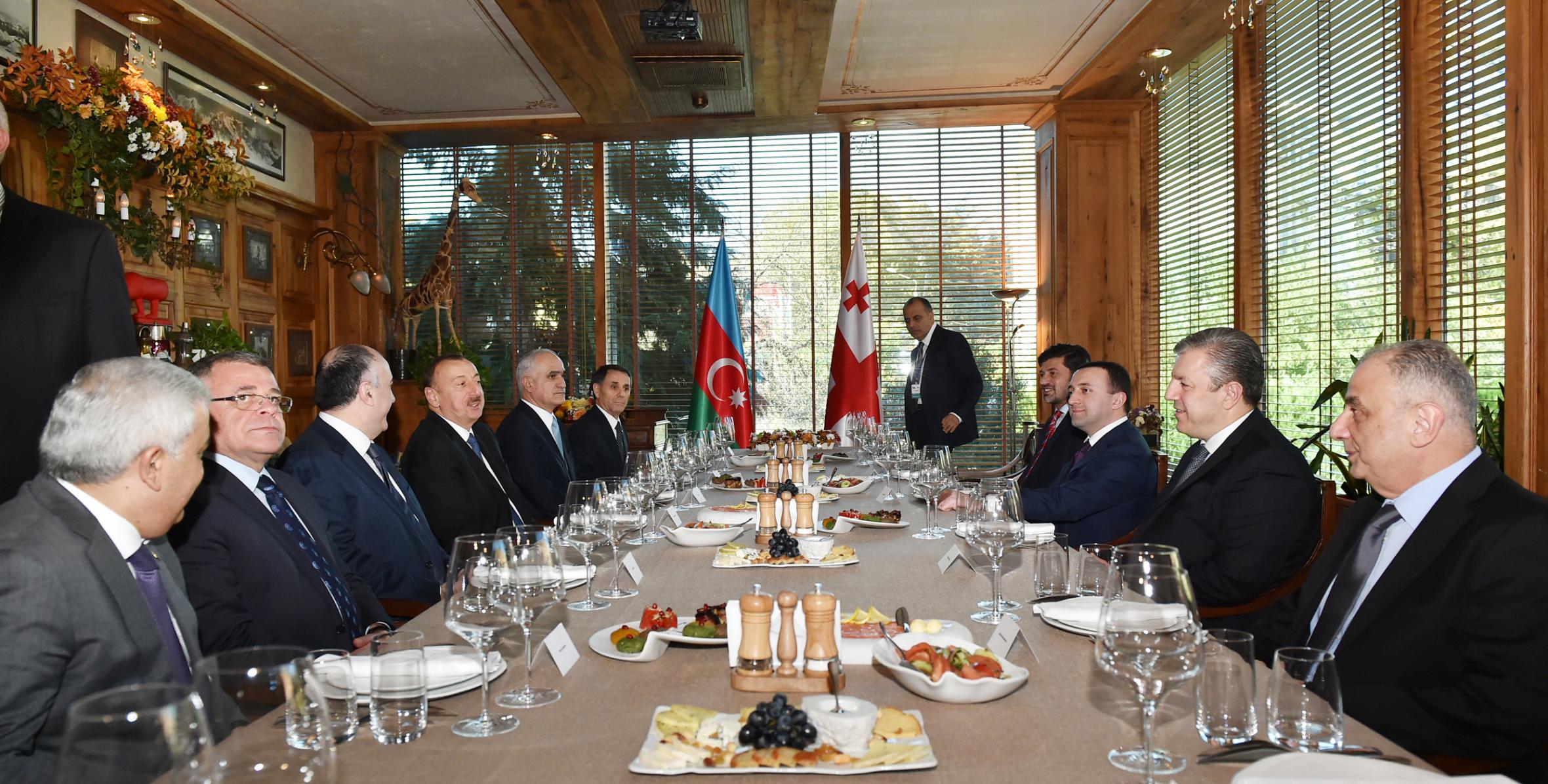 В Тбилиси от имени премьер-министра Грузии Ираклия Гарибашвили был дан обед в честь Ильхама Алиева