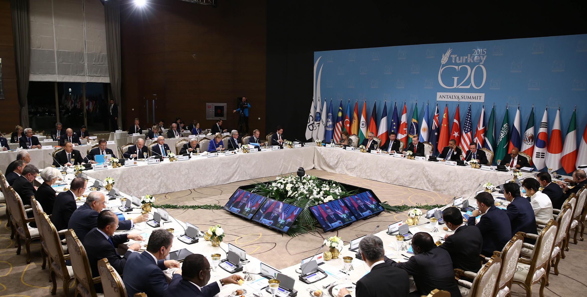 Ильхам Алиев выступил во время обсуждений на тему борьбы с терроризмом и миграционного кризиса на рабочем обеде в рамках Саммита "G20"