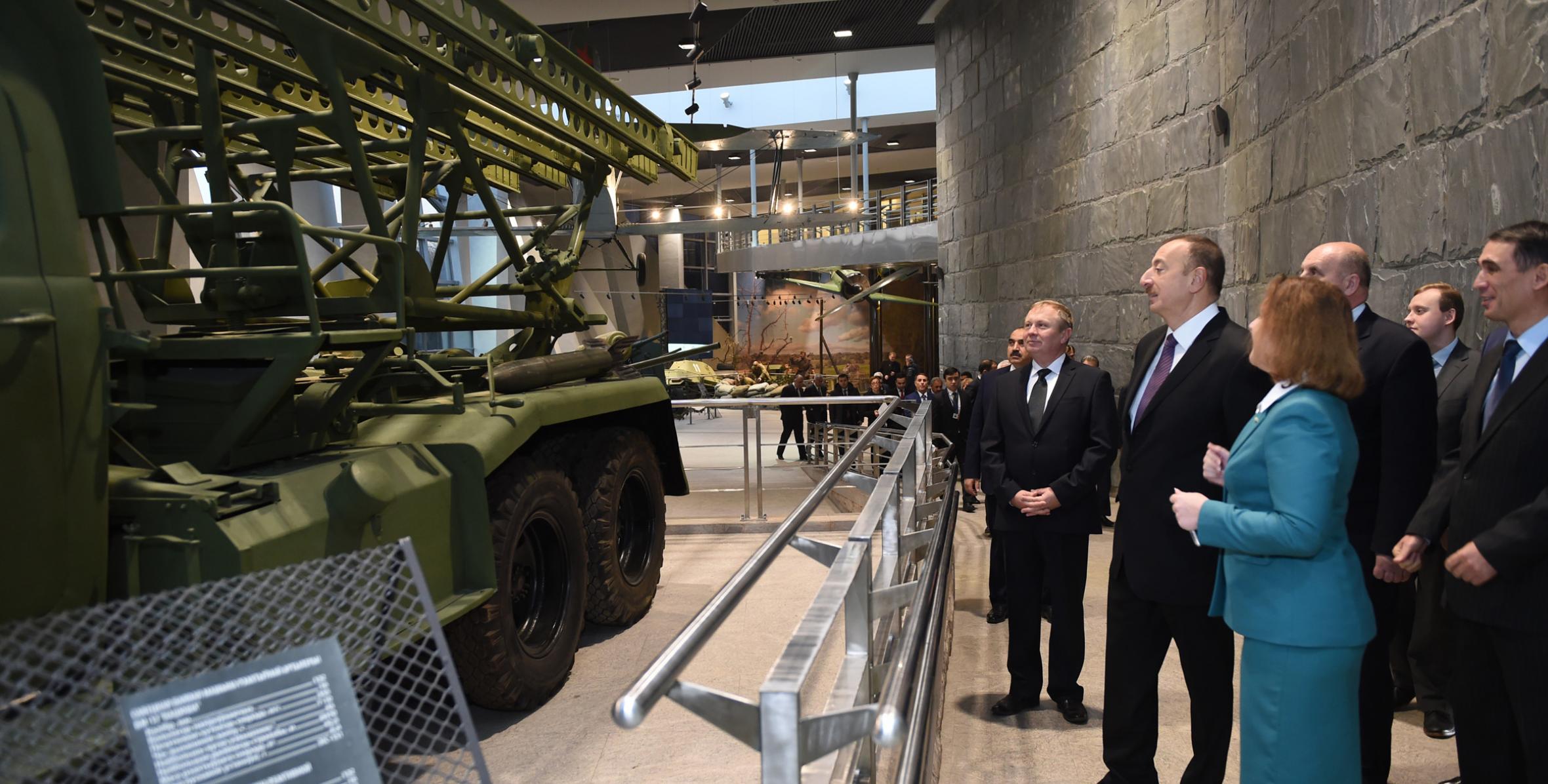 Ильхам Алиев ознакомился с Белорусским государственным музеем истории Великой Отечественной войны