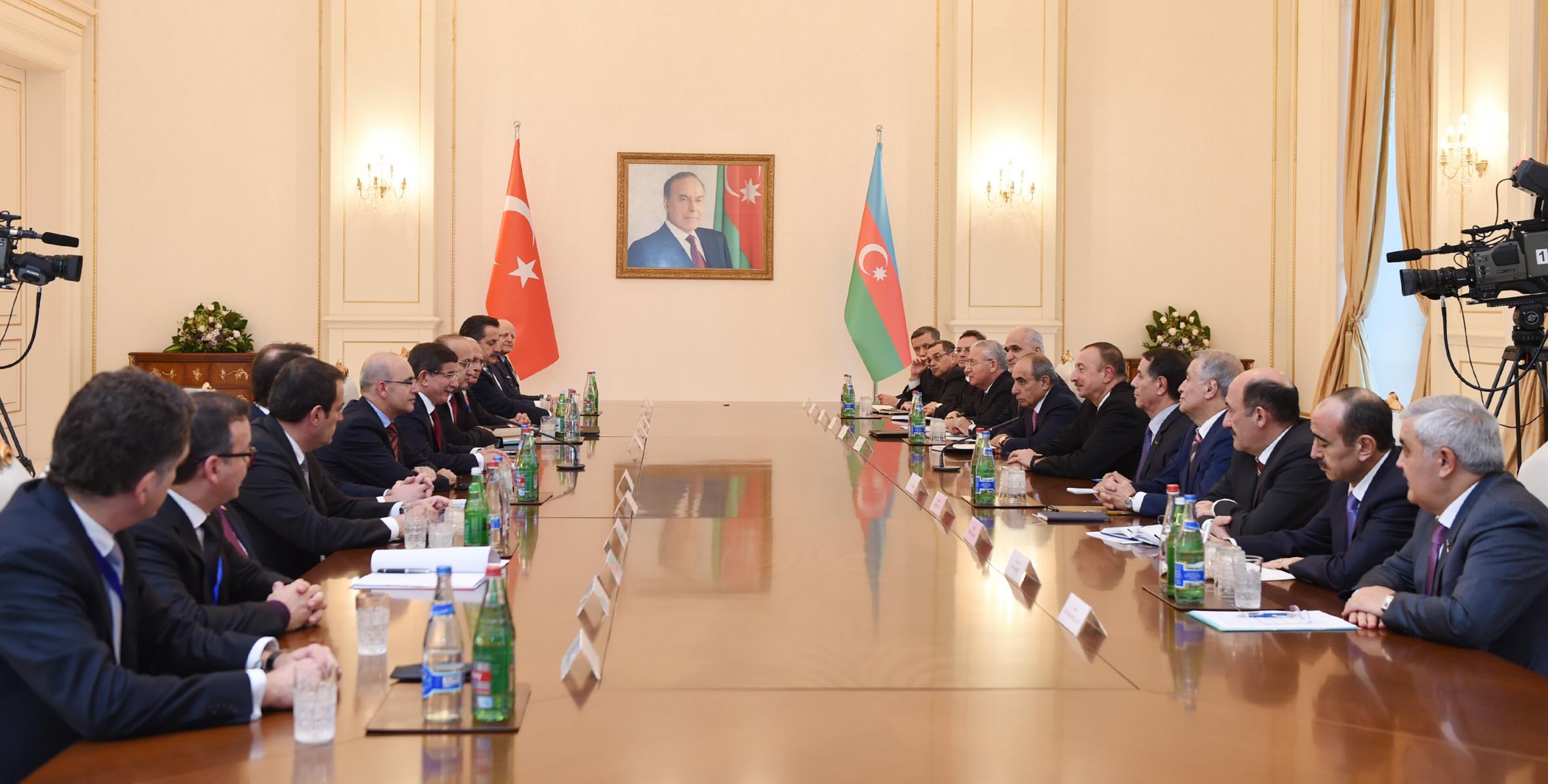 Ilham Aliyev and Turkish PM Ahmet Davutoglu held an expanded meeting