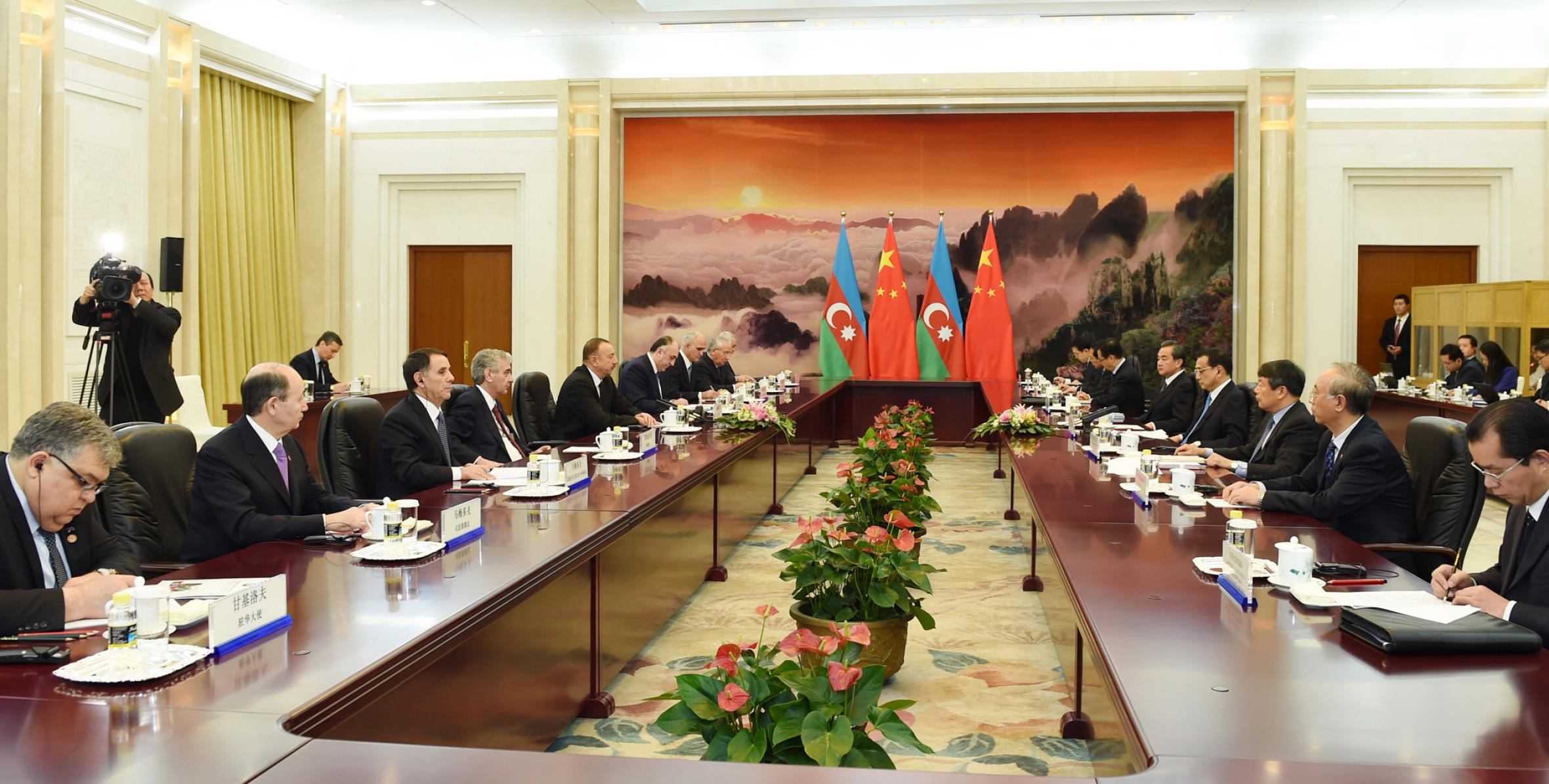 Встреча Ильхама Алиева с премьер-министром Государственного совета Китая Ли Кэцяном