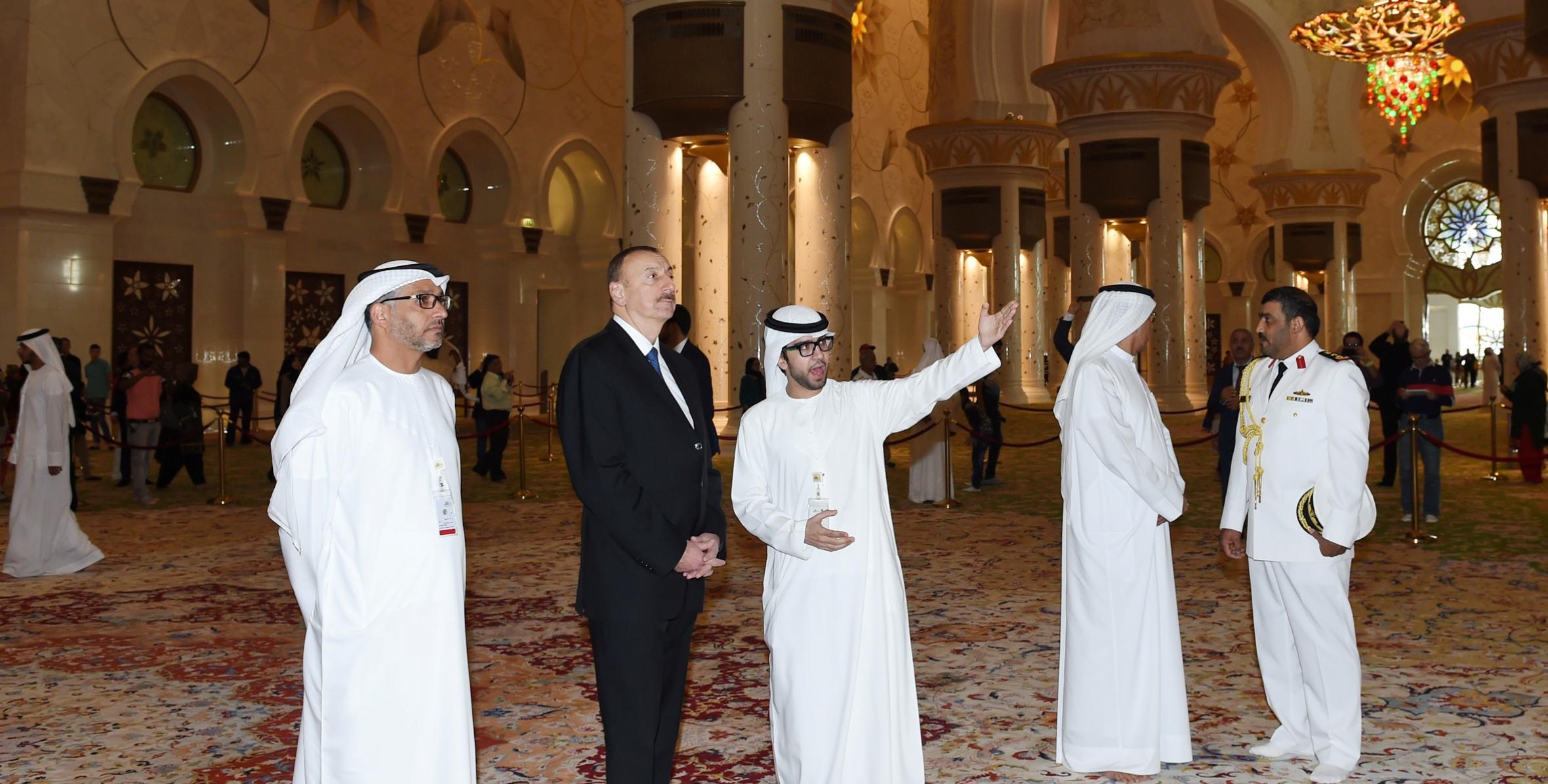 İlham Əliyev Abu Dabidə Şeyx Zayed məscidi kompleksini ziyarət edib