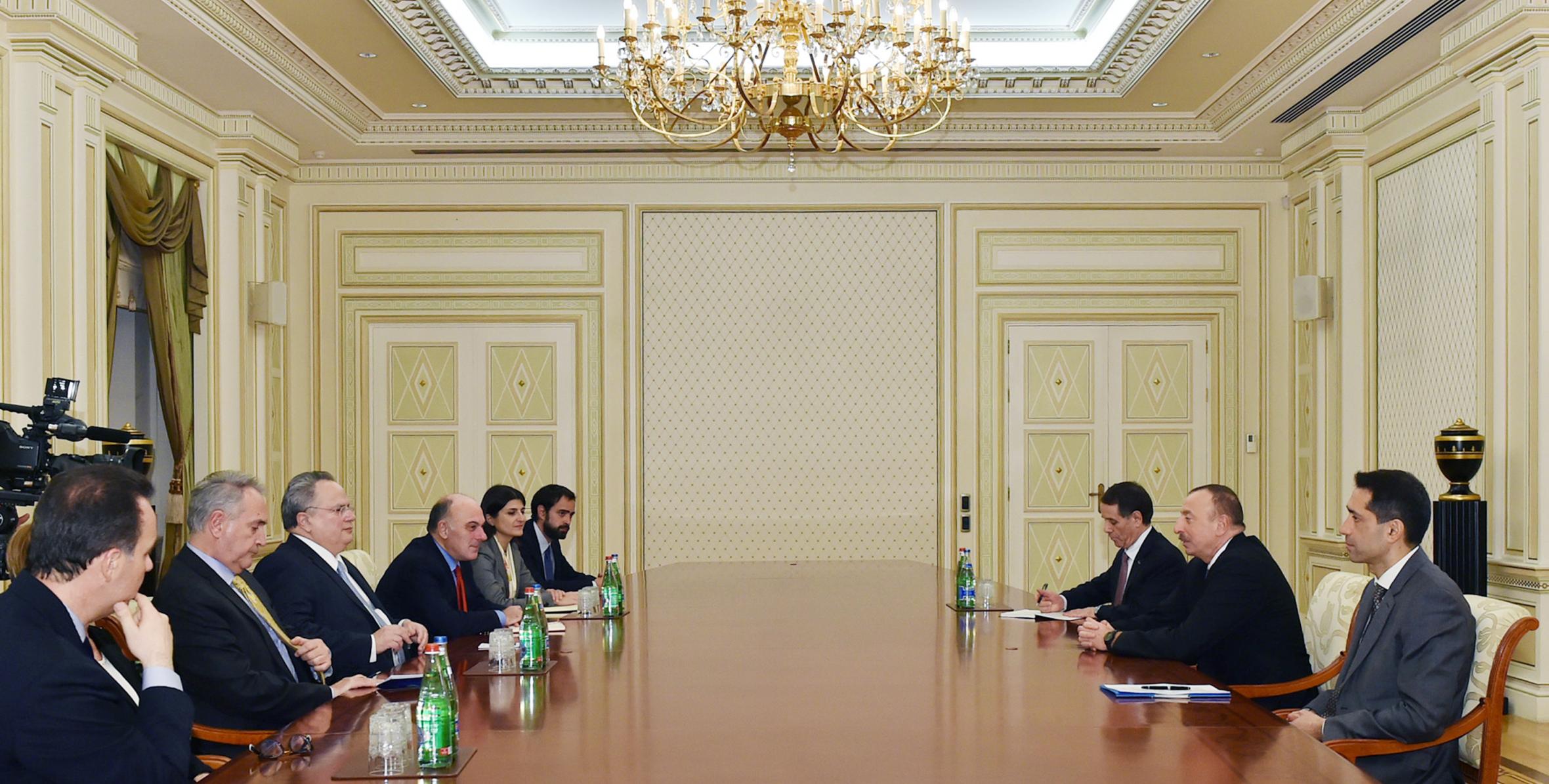 Ильхам Алиев принял делегацию во главе с министром иностранных дел Греции