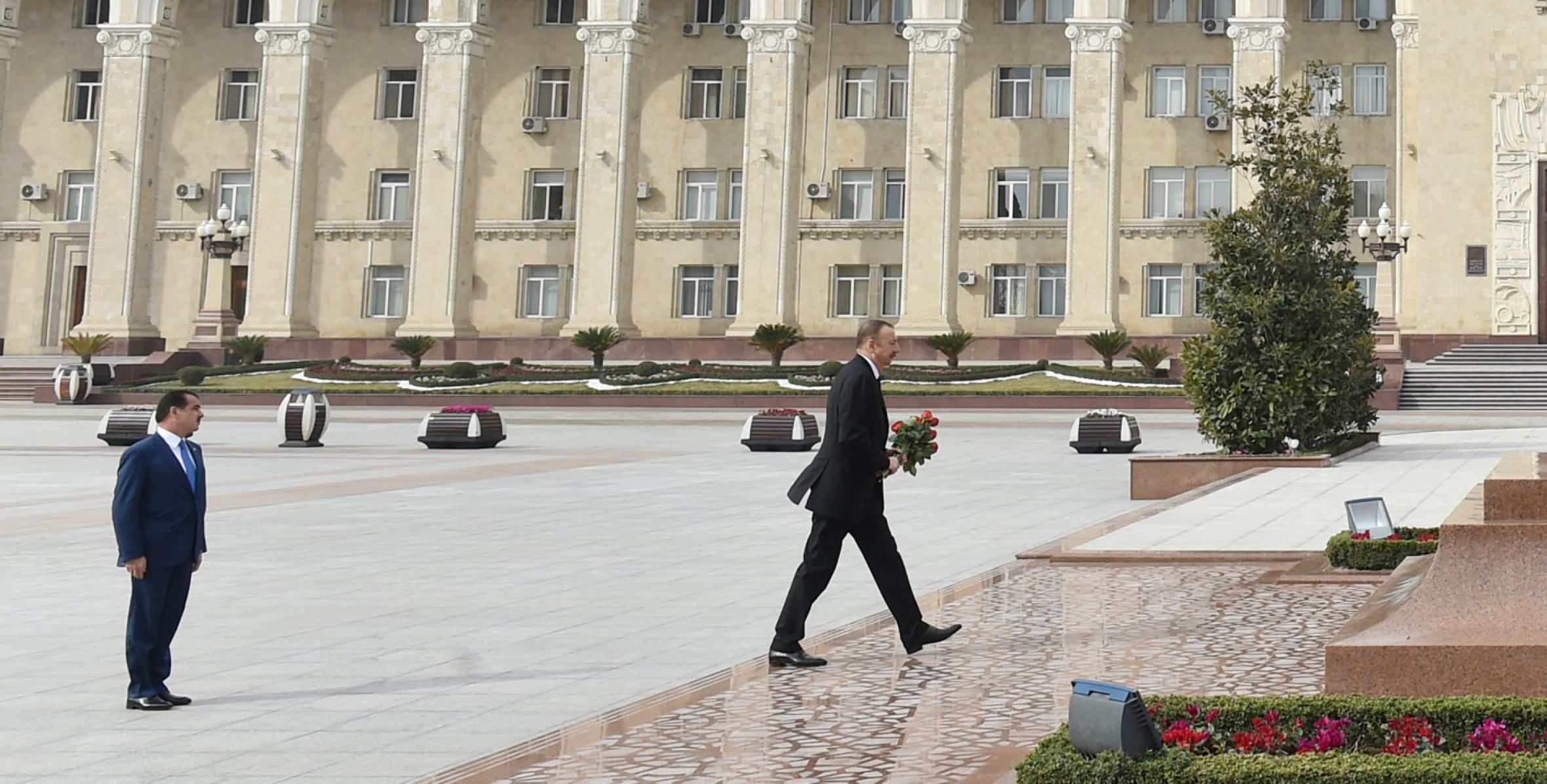 Ilham Aliyev visited statue of national leader Heydar Aliyev in Ganja