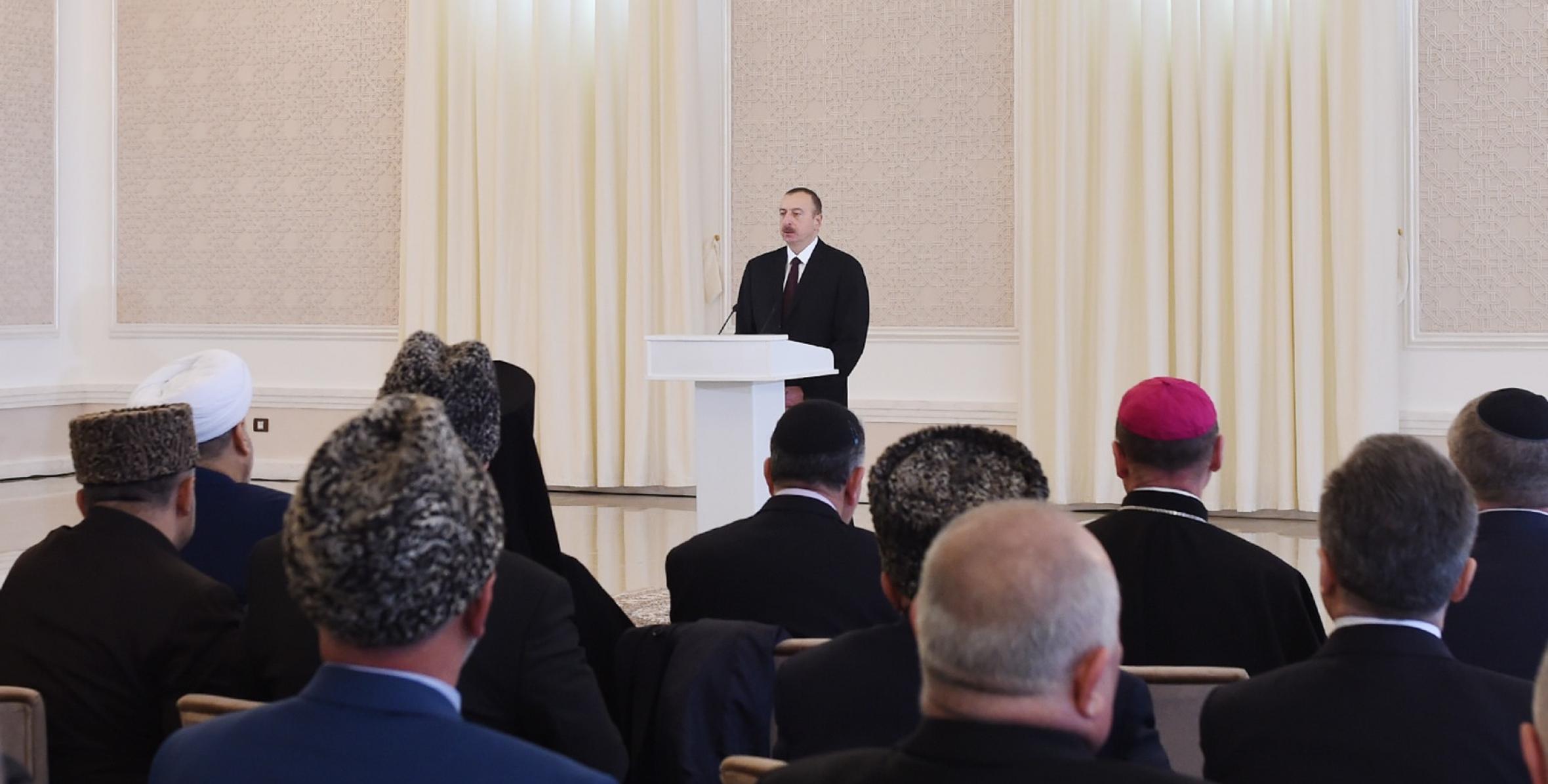 Речь Ильхама Алиева в религиозном комплексе «Имамзаде» в Гяндже