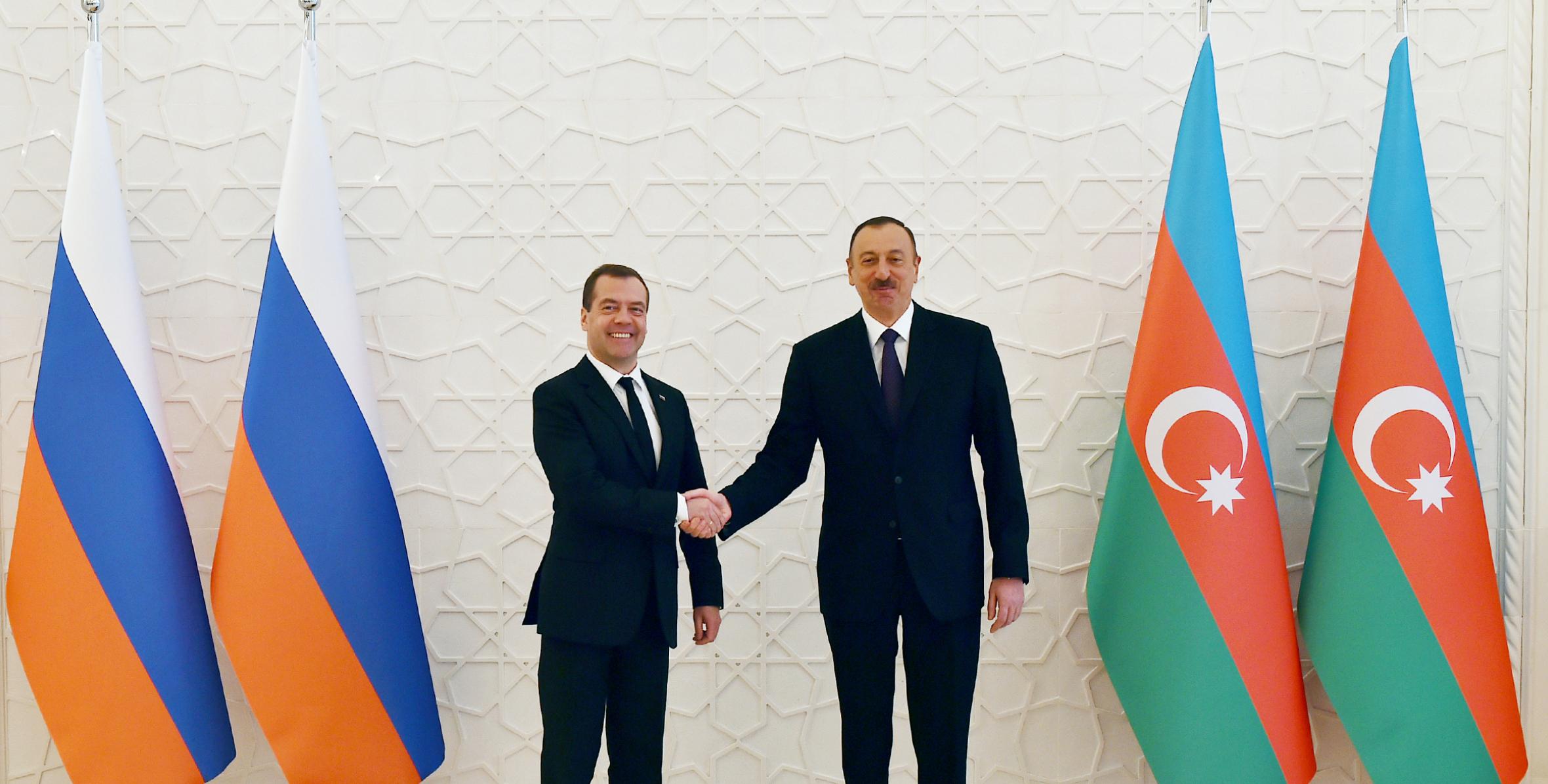 Состоялась встреча Ильхама Алиева с председателем Правительства России Дмитрием Медведевым в узком составе