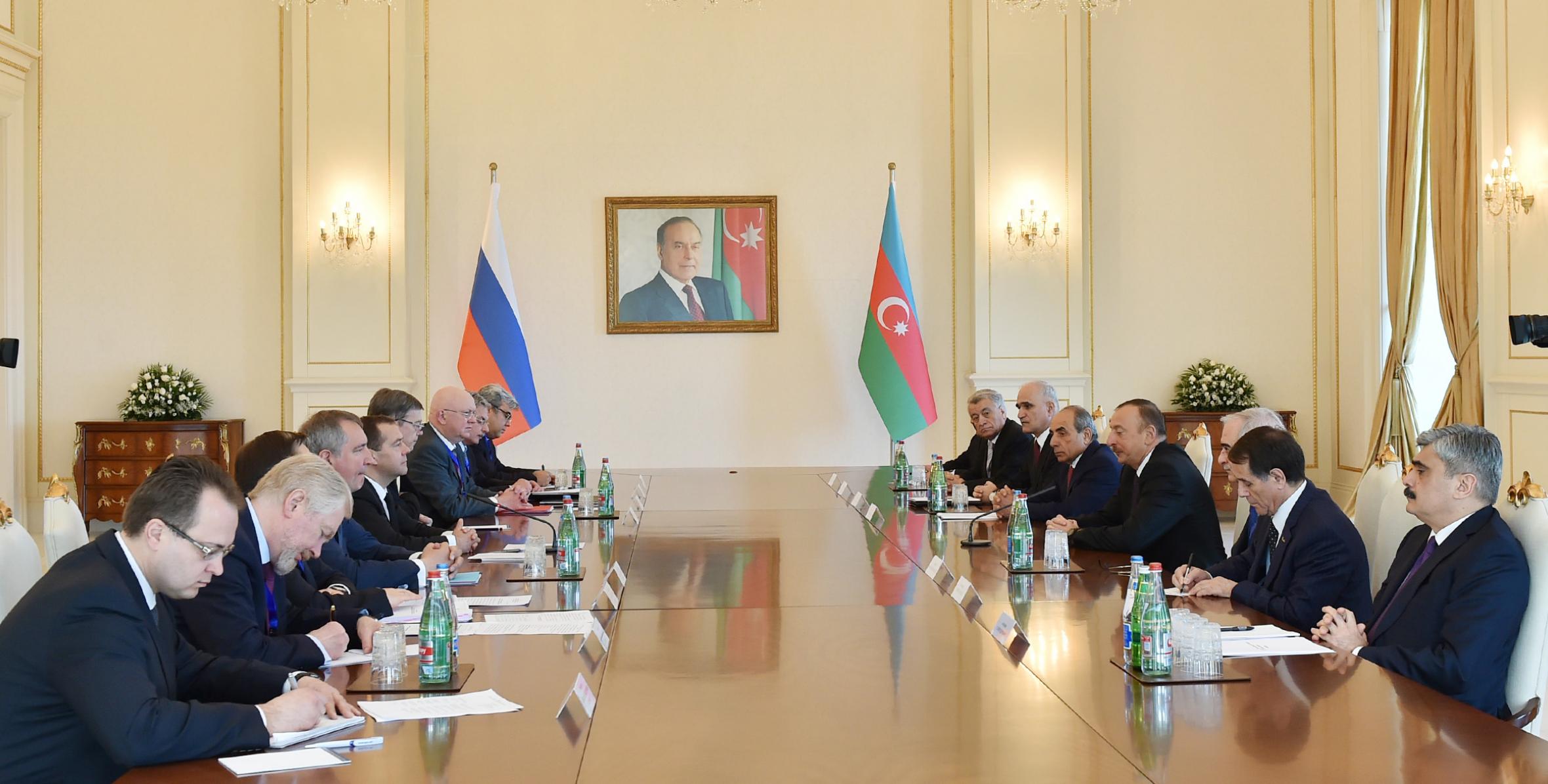 Состоялась встреча Президента Азербайджана и председателя Правительства России в расширенном составе