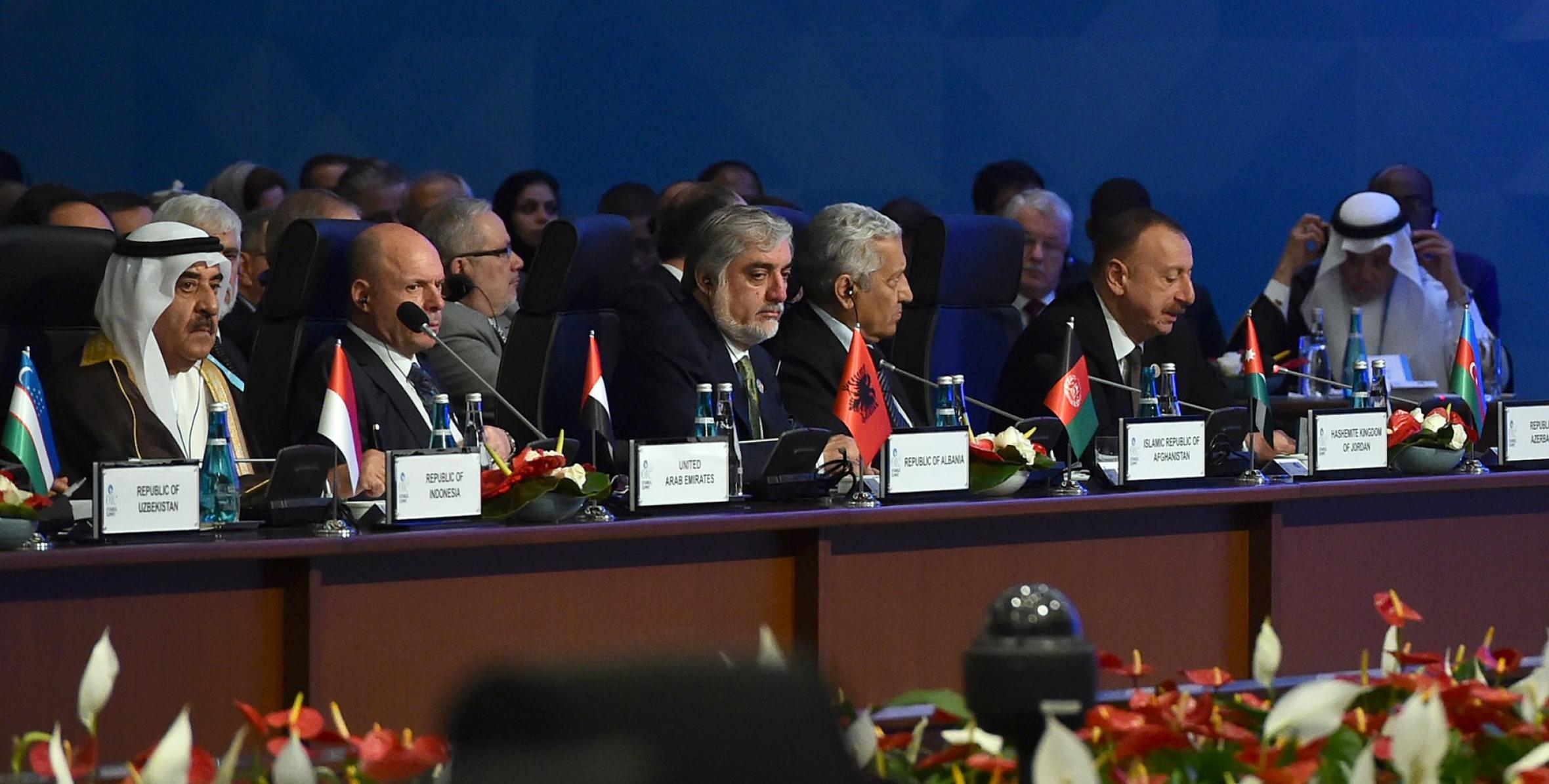Ильхам Алиев выступил на первой сессии XIII Саммита ОИС в Стамбуле