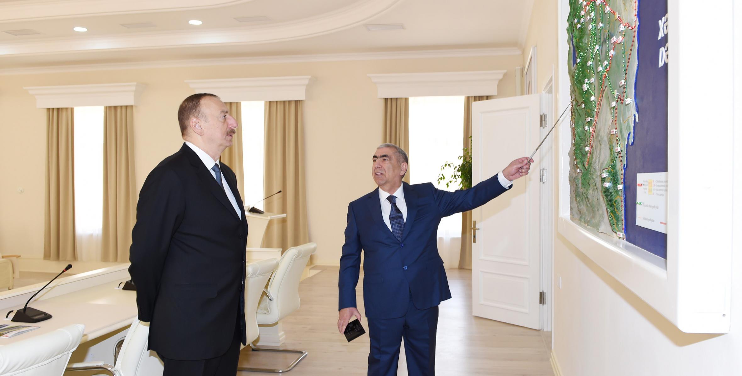 İlham Əliyev “Azəravtoyol” ASC-nin yeni inzibati binasının açılışında iştirak edib