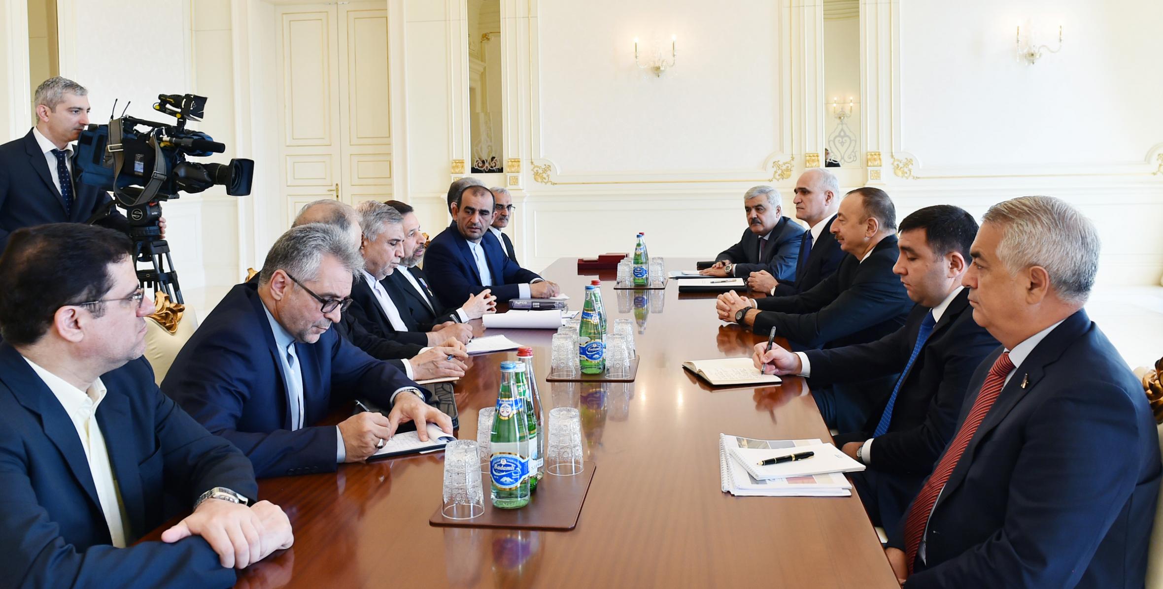Ильхам Алиев вручил министру связи и информационных технологий Ирана орден «Достлуг»