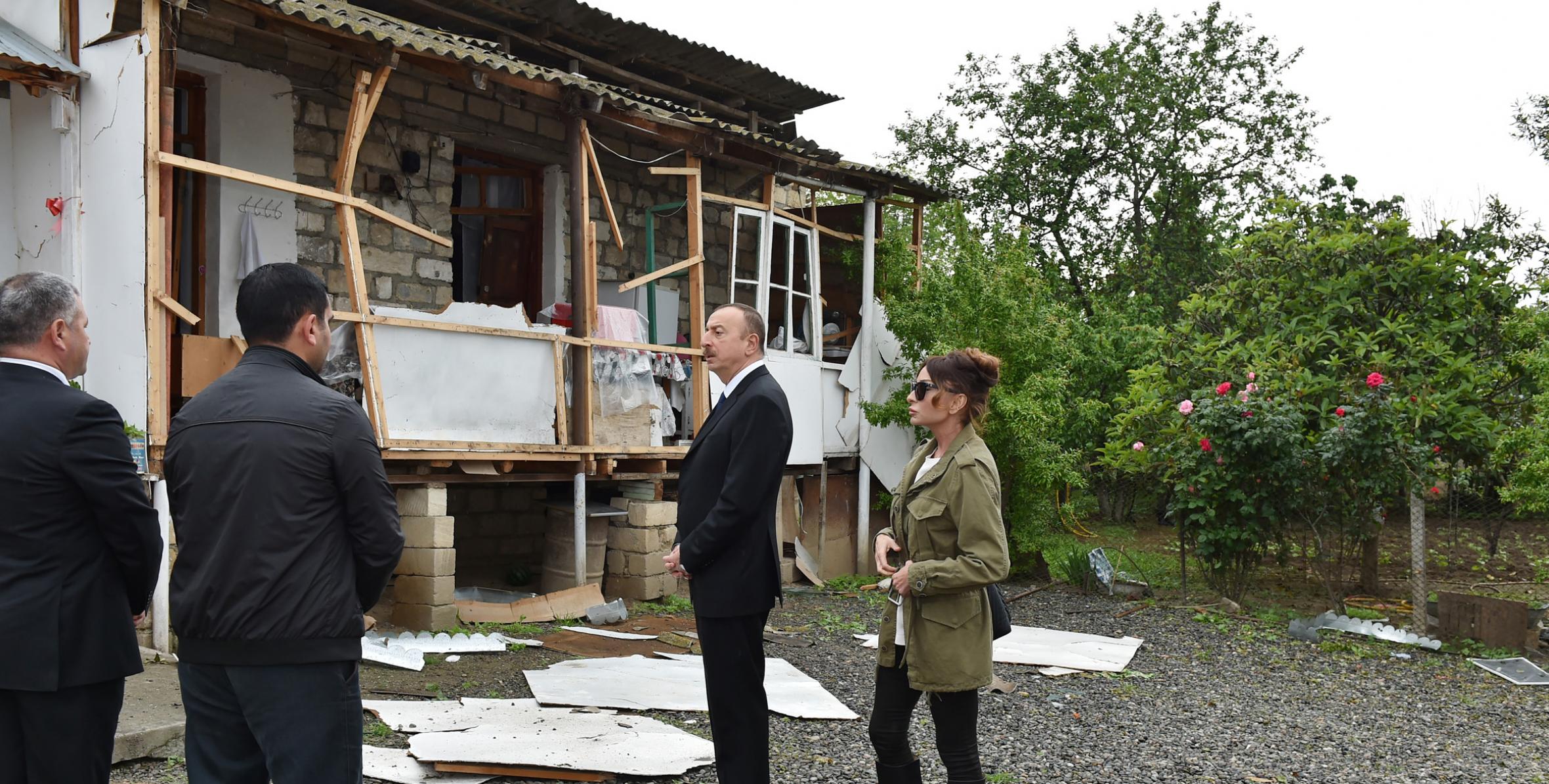 Ильхам Алиев осмотрел дома на улице Фикрета Амирова в городе Тертер