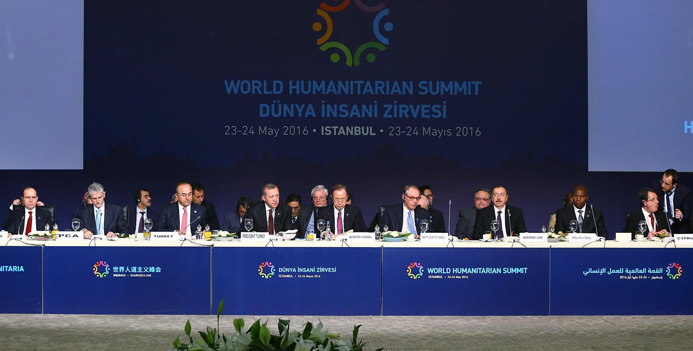 Ильхам Алиев принимает участие во Всемирном гуманитарном саммите в Стамбуле