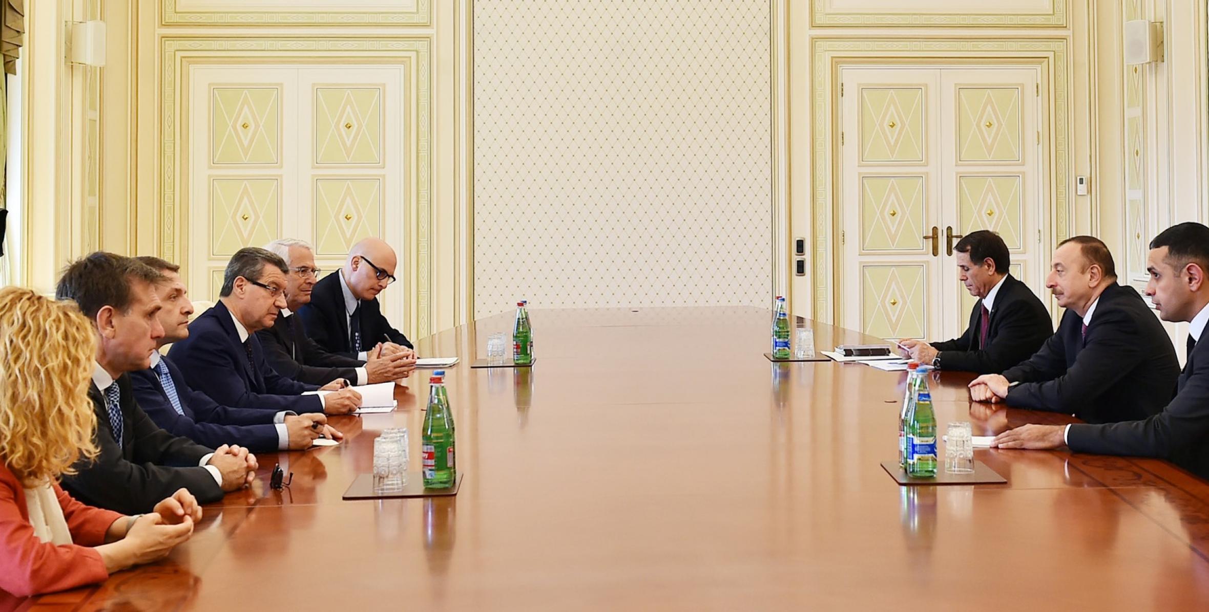 Ильхам Алиев принял делегацию во главе с председателем постоянной комиссии по политике Европейского Союза Сената Италии