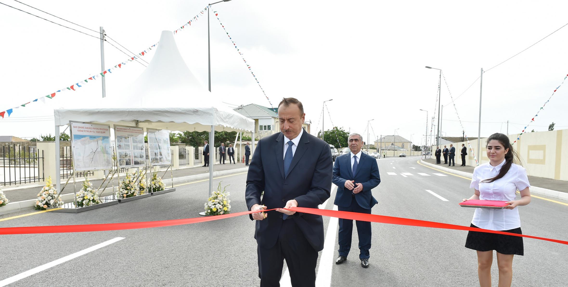 Ильхам Алиев принял участие в открытии дороги Маштага-Бильгя, улиц Абшерона и Насруллы Аскерова в Нардаране