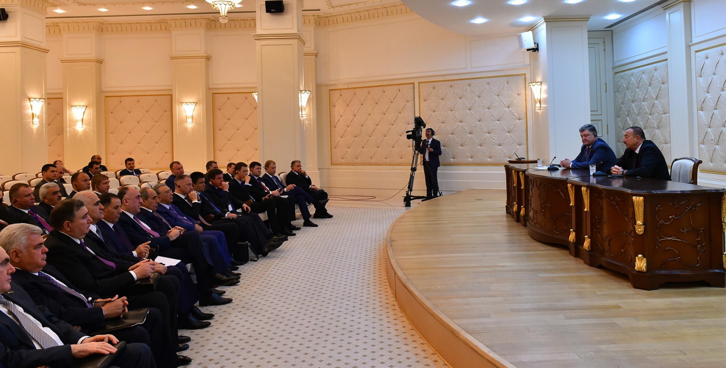 Ilham Aliyev and President Petro Poroshenko made statements for the press
