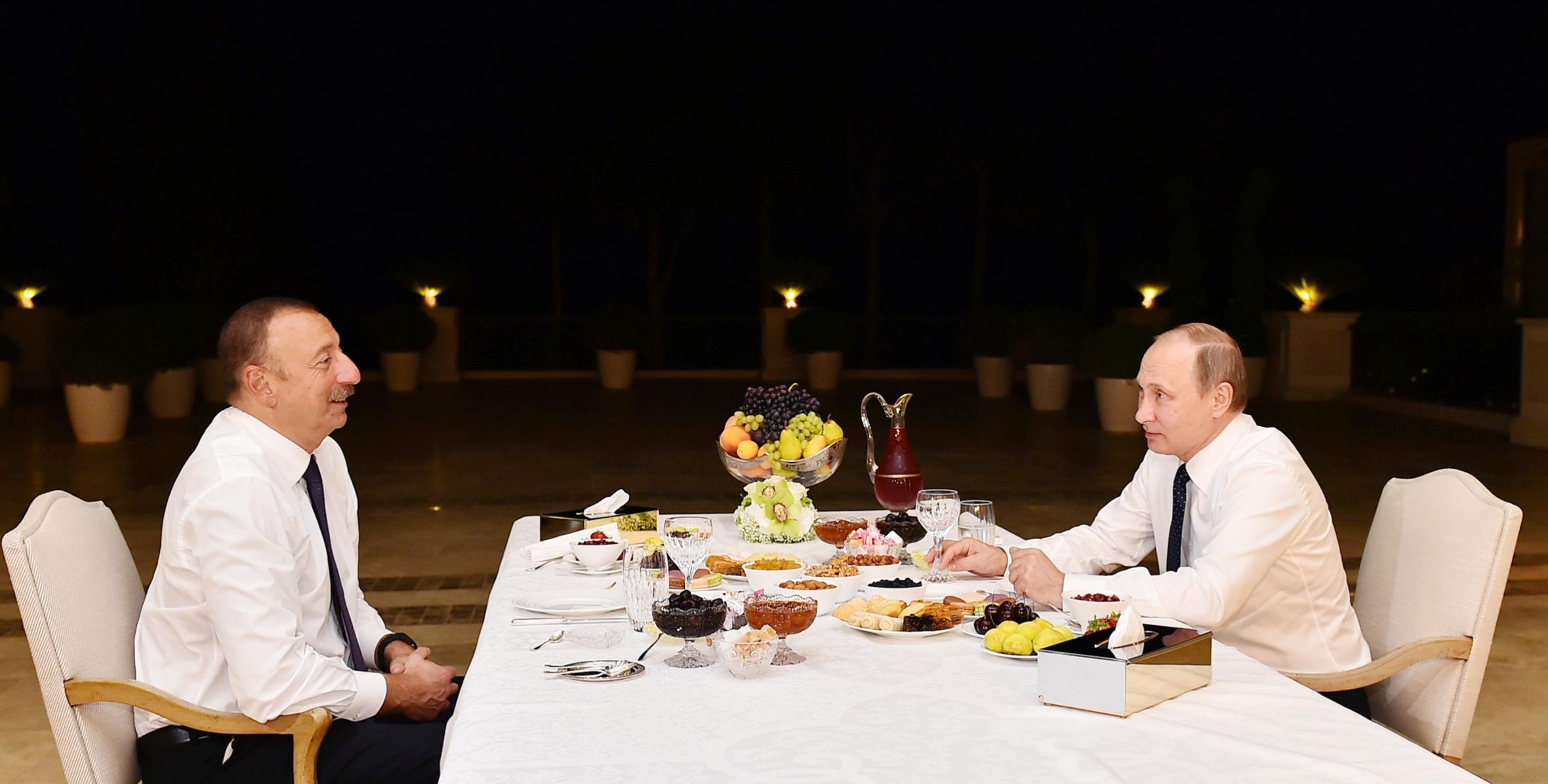 Ильхам Алиев пригласил Президента России Владимира Путина к себе домой на чаепитие