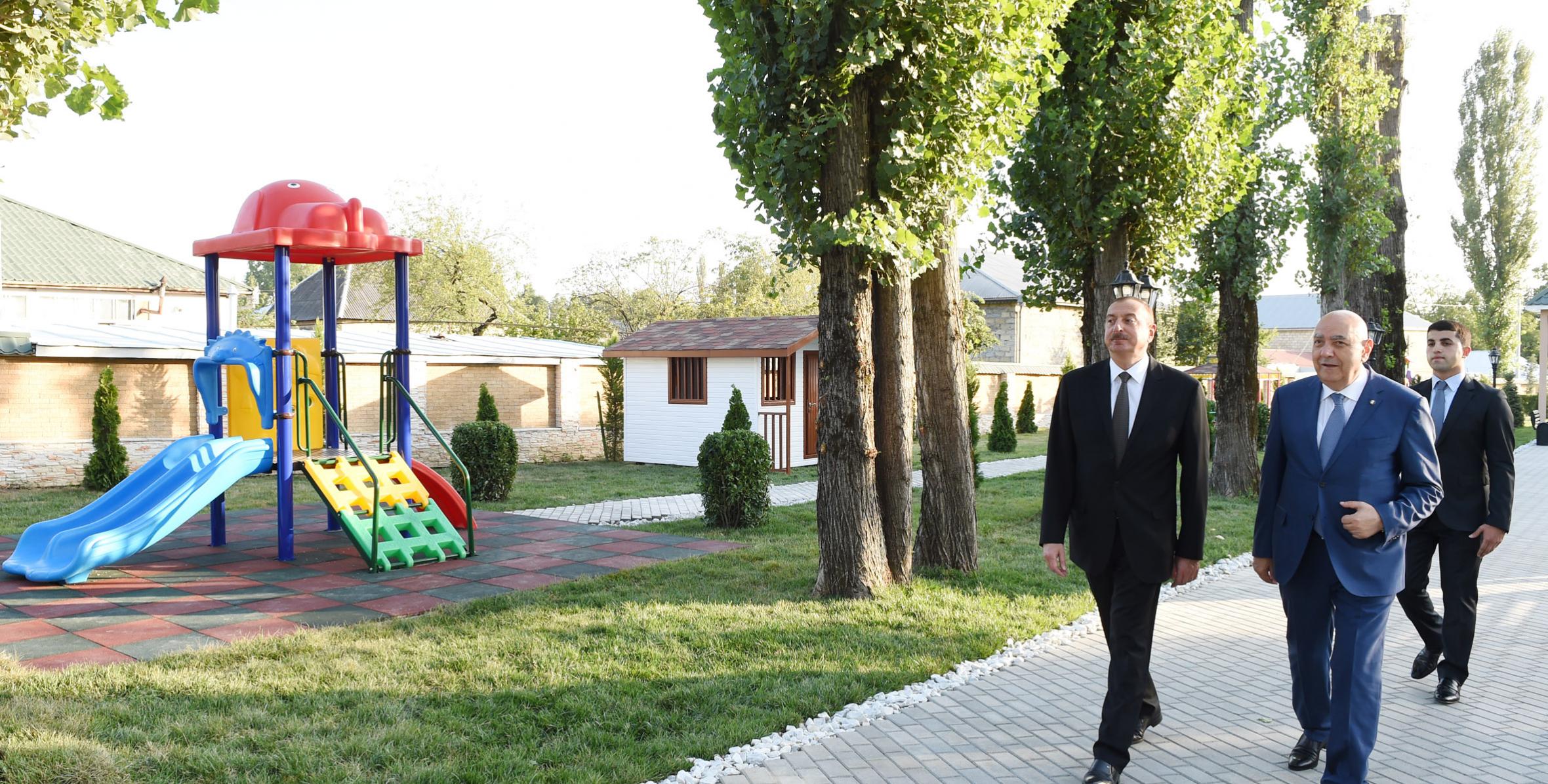 Ильхам Алиев ознакомился в Исмаиллы с условиями, созданными в яслях-детском саду, капитально реконструированном по инициативе Фонда Гейдара Алиева