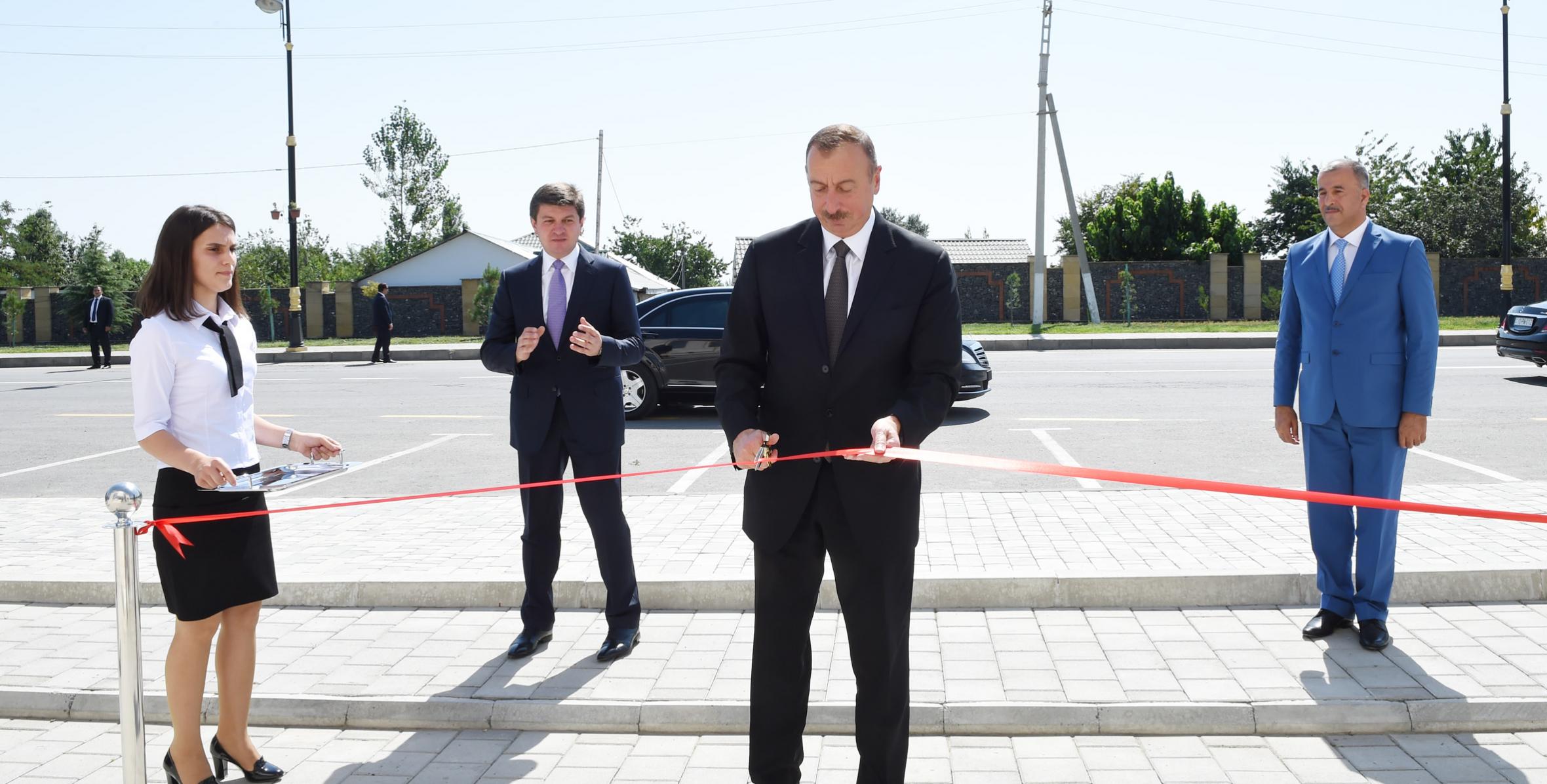 Ильхам Алиев принял участие в открытии нового административного здания Габалинской районной организации партии «Ени Азербайджан»