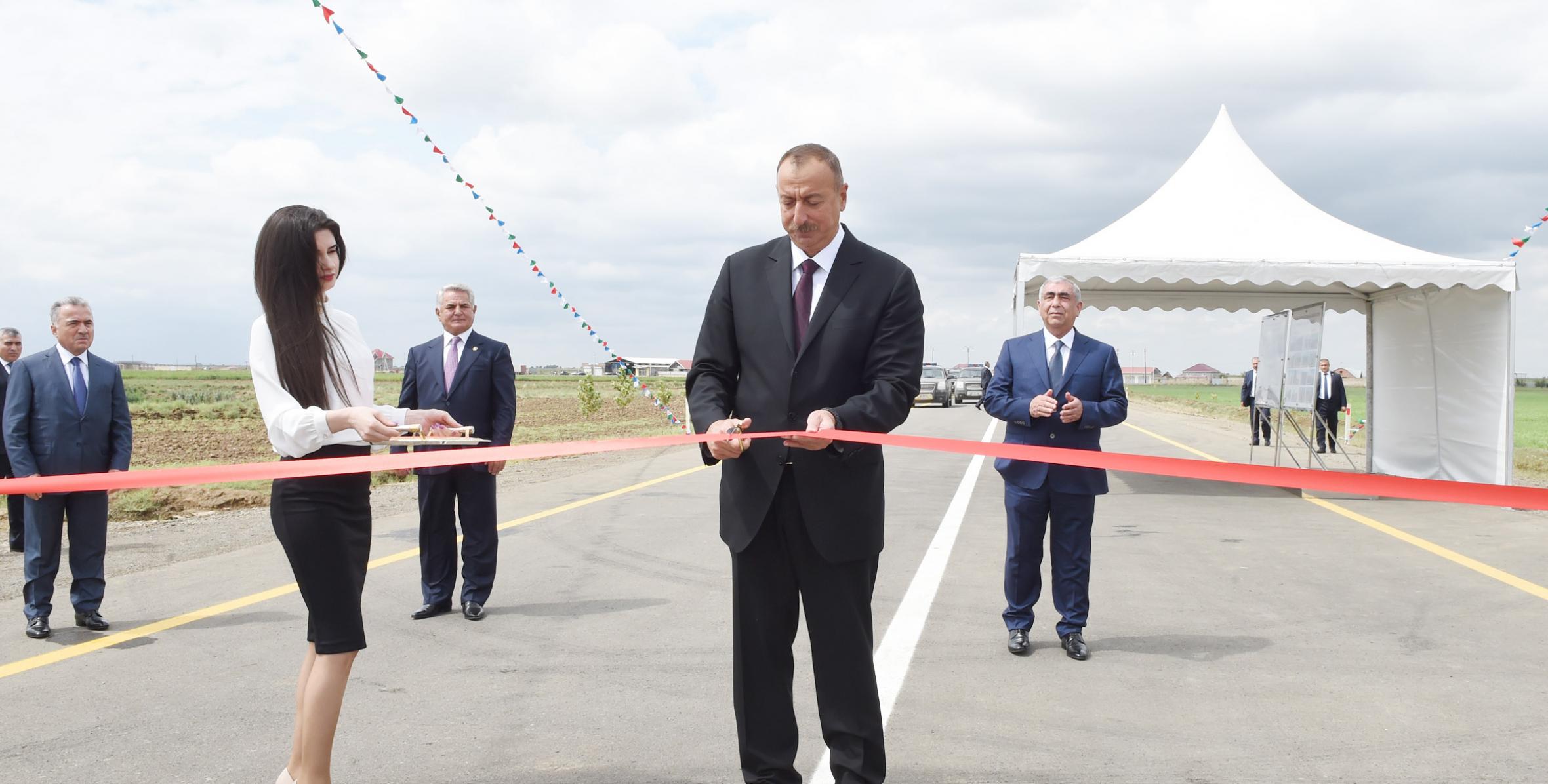 Ильхам Алиев принял участие в открытии 6-километрового участка автомобильной дороги Аскерабад-Муган-Чайлы после реконструкции