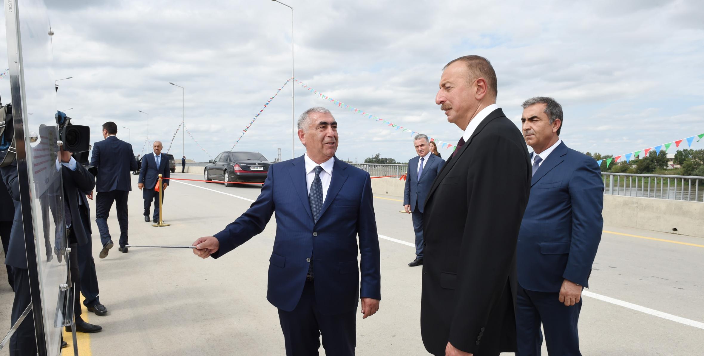 Ильхам Алиев принял участие в открытии моста