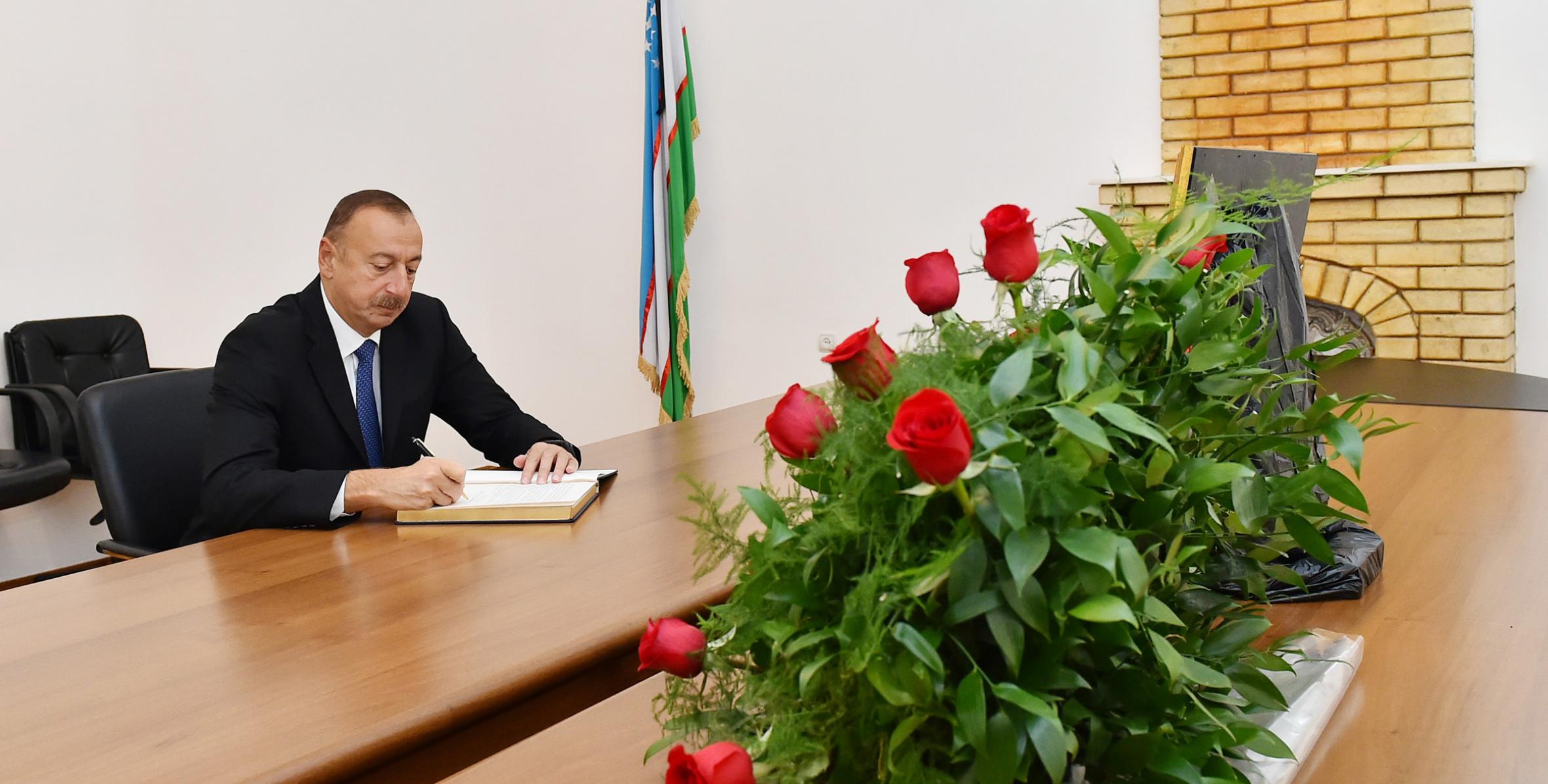 Ильхам Алиев побывал в посольстве Республики Узбекистан в Азербайджане