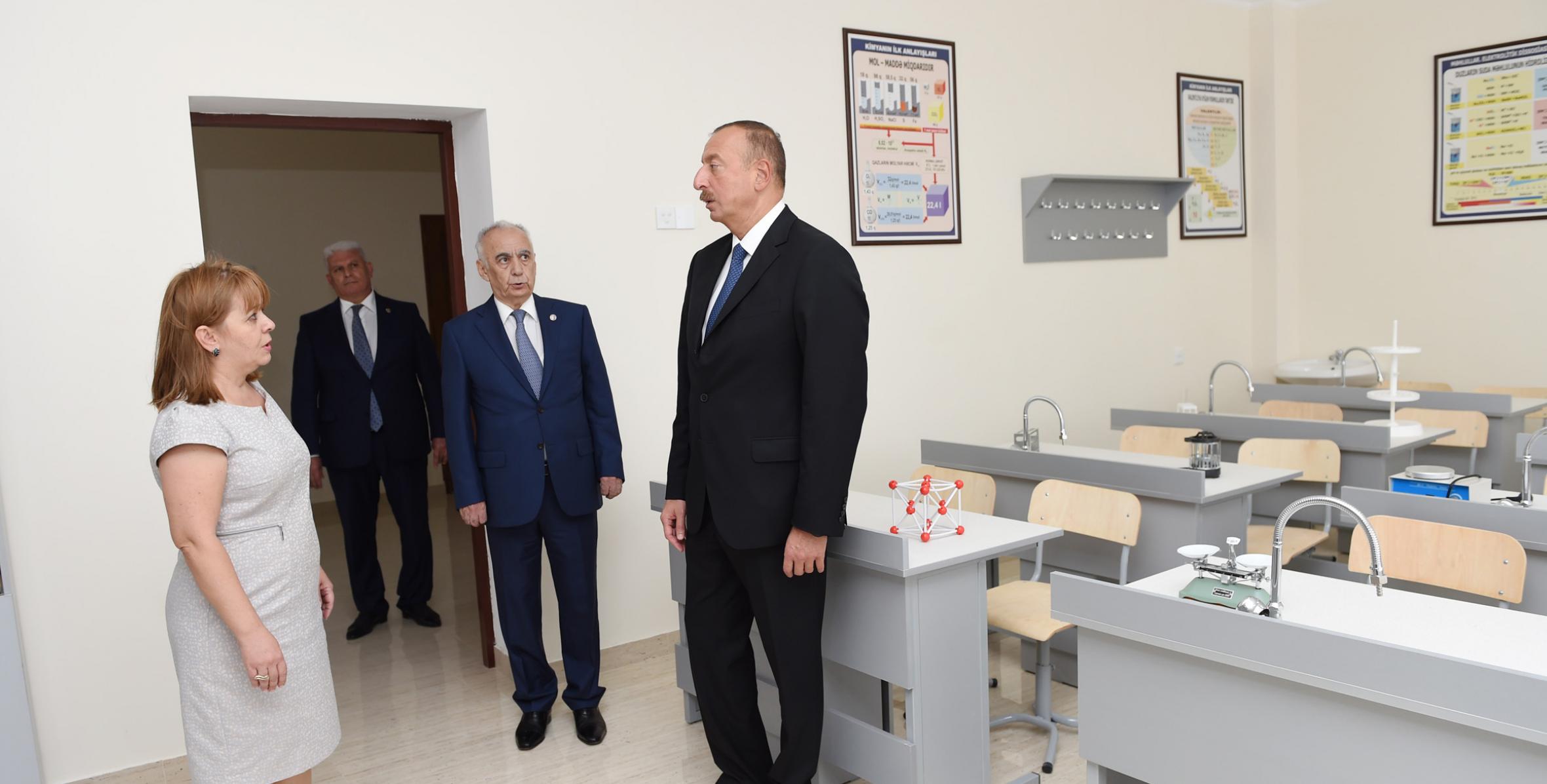 Ильхам Алиев ознакомился с условиями, созданными в новом учебном корпусе школы номер 245 в Баку
