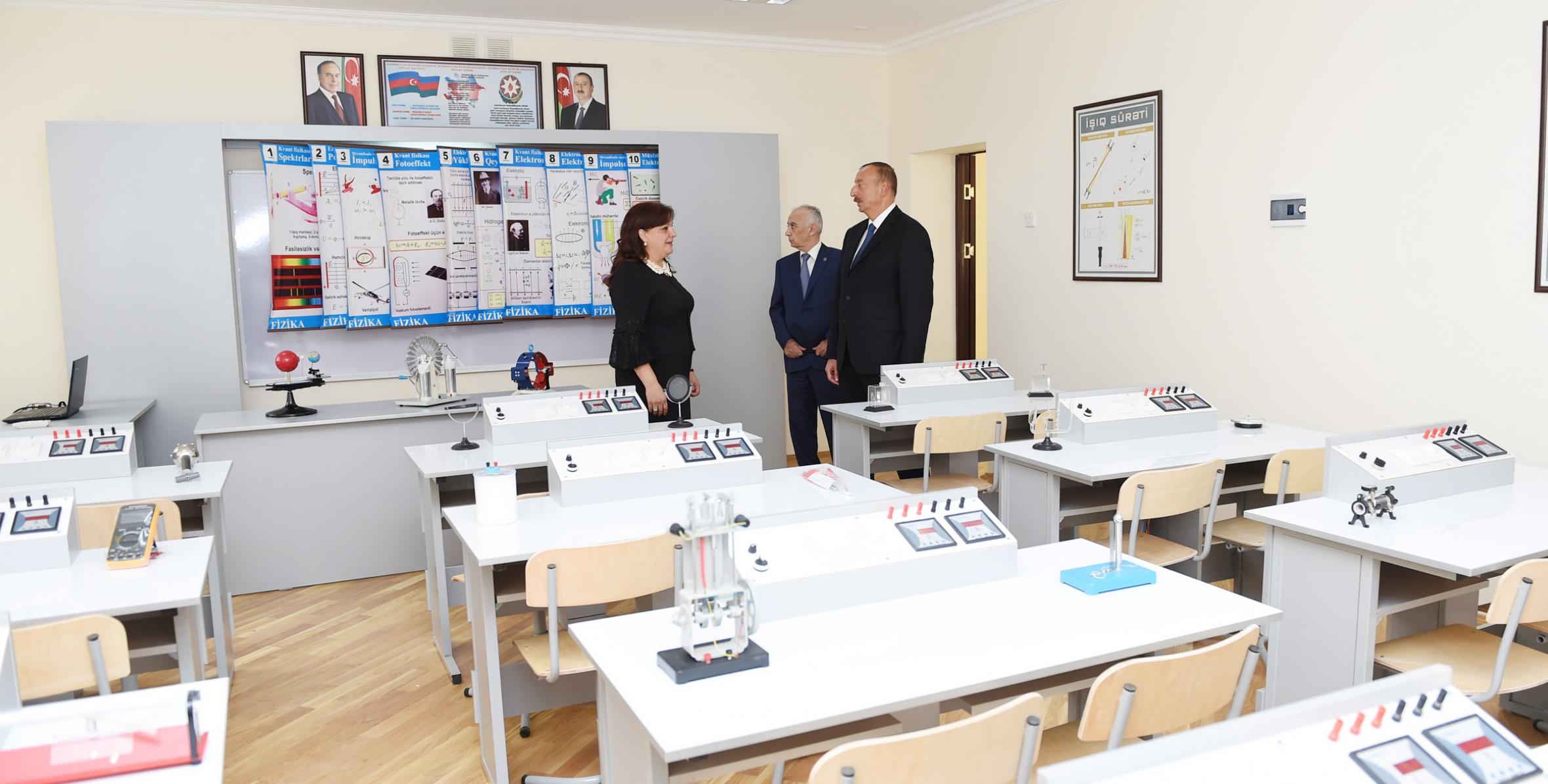 Ильхам Алиев ознакомился с работой, проделанной в школе номер 265 Хатаинского района после капитального ремонта