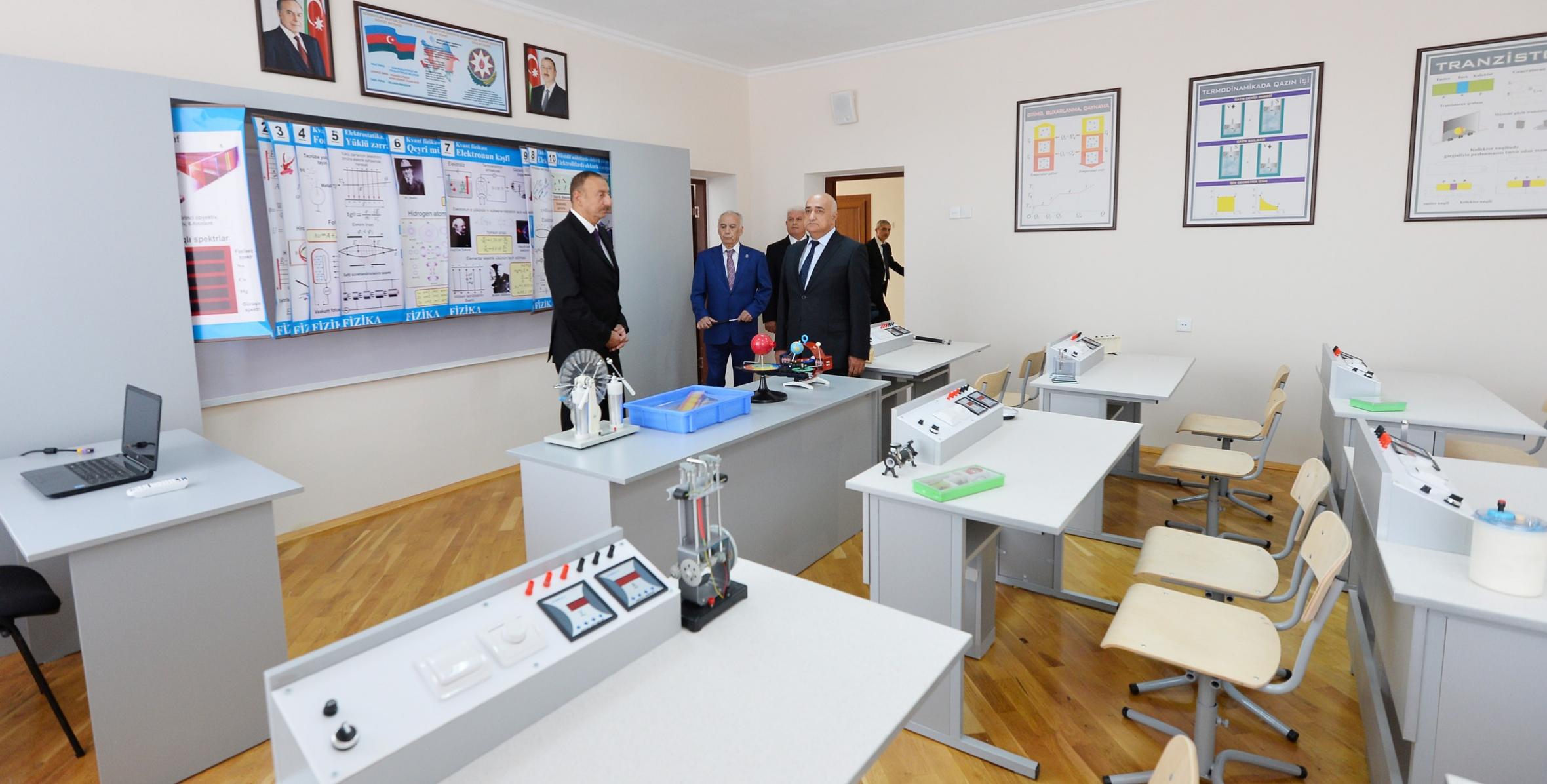 Ильхам Алиев ознакомился с условиями, созданными в школе номер 58 Хатаинского района после реконструкции