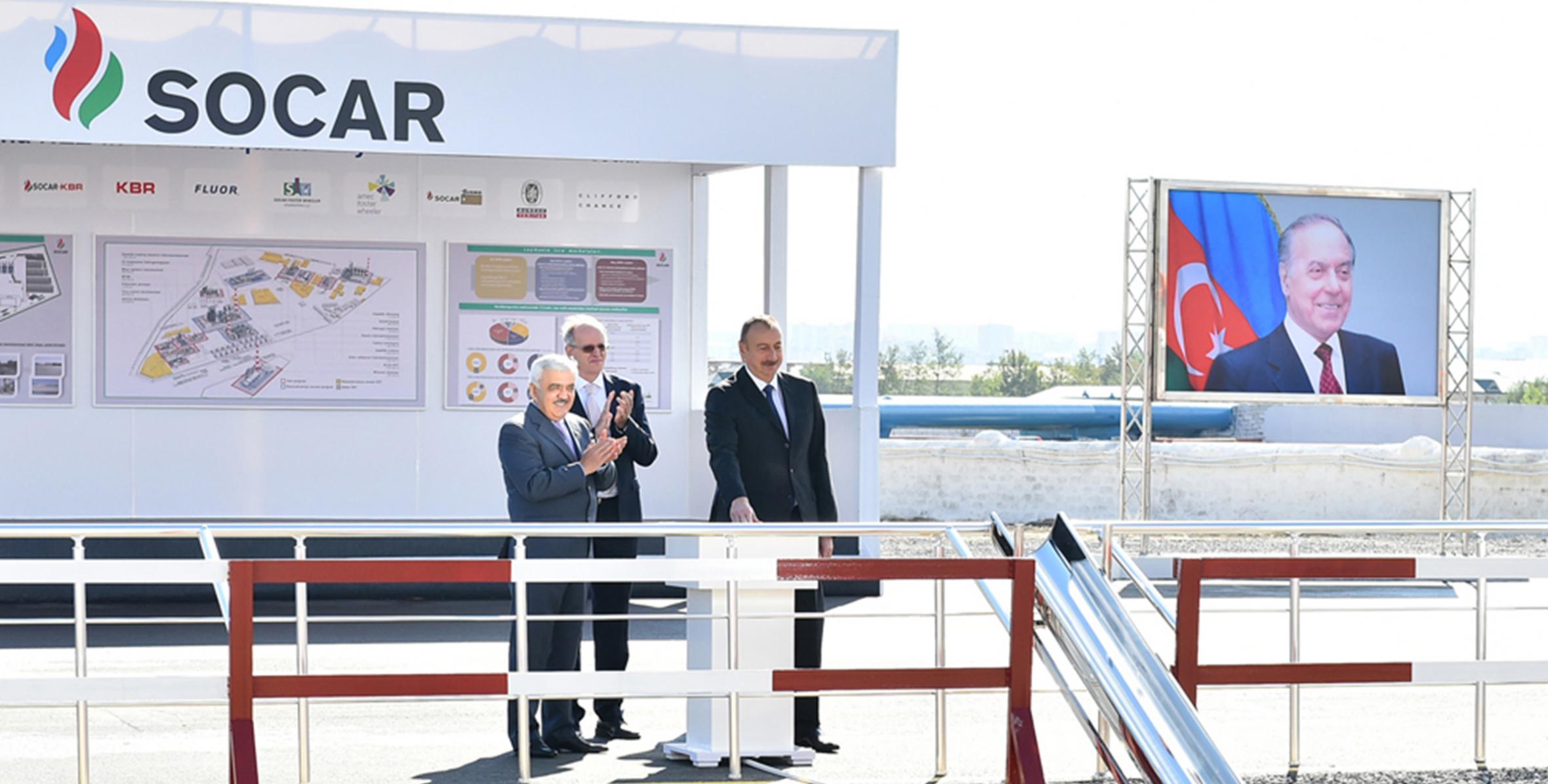 Ильхам Алиев принял участие в церемонии закладки фундамента новой установки по производству битума в Баку
