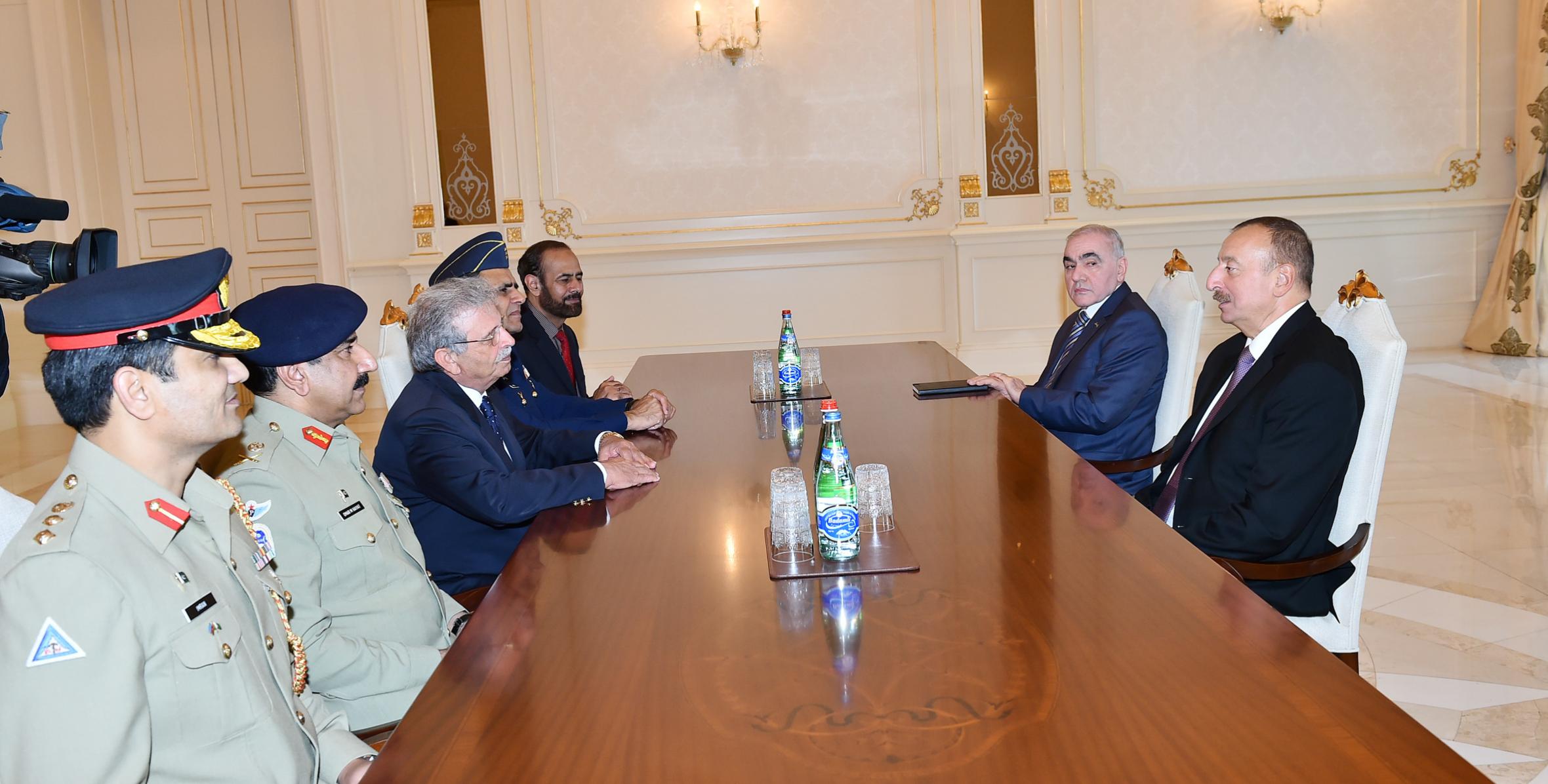 Ilham Aliyev received delegation led by Pakistani Minister of Defense Production