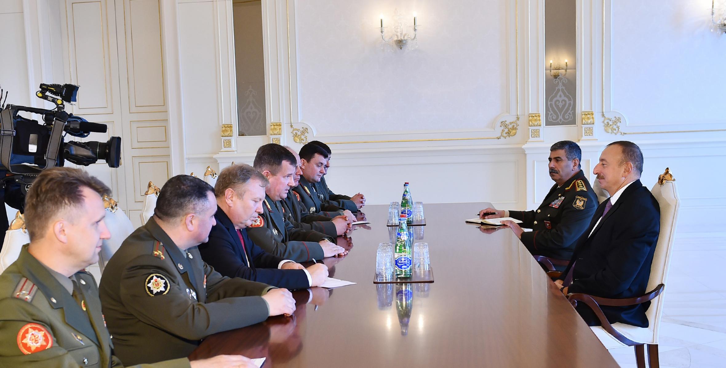 Ильхам Алиев принял делегацию во главе с министром обороны Беларуси