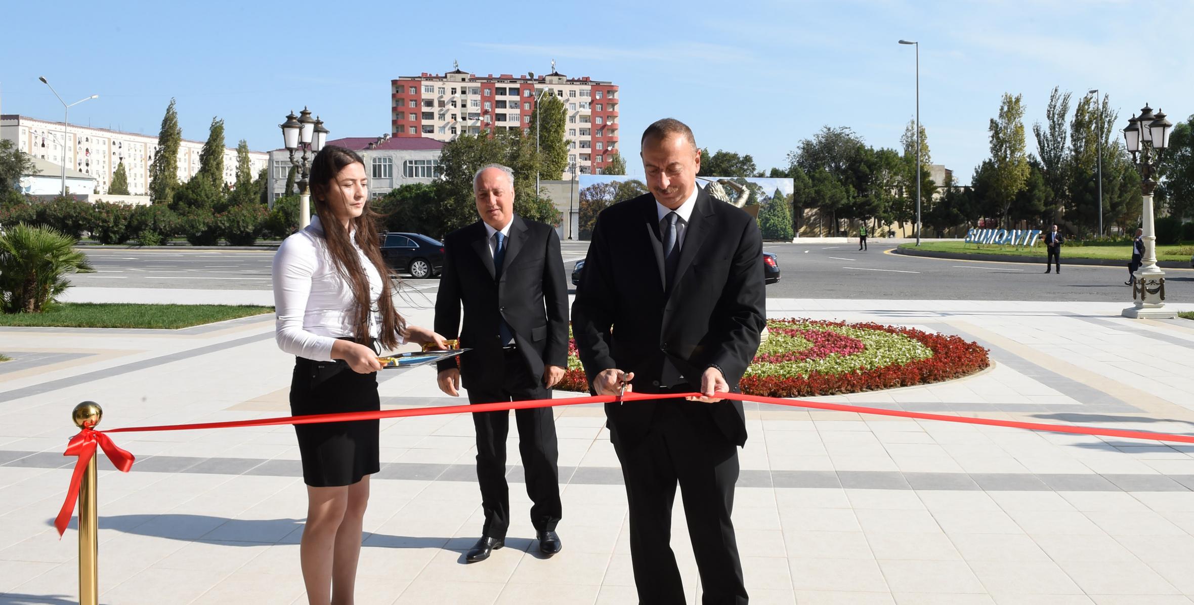 Ильхам Алиев принял участие в открытии Сумгайытской детской школы искусств