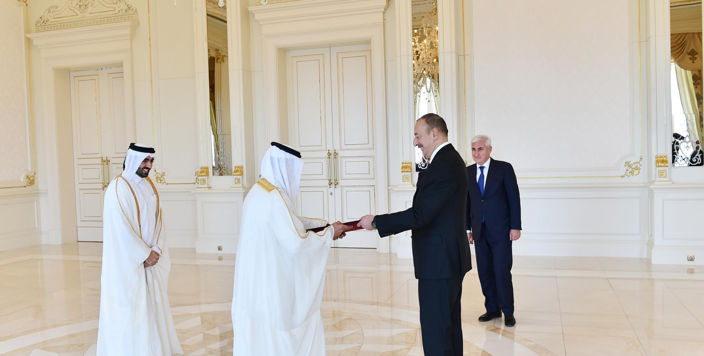 Ильхам Алиев принял верительные грамоты новоназначенного посла Катара в Азербайджане