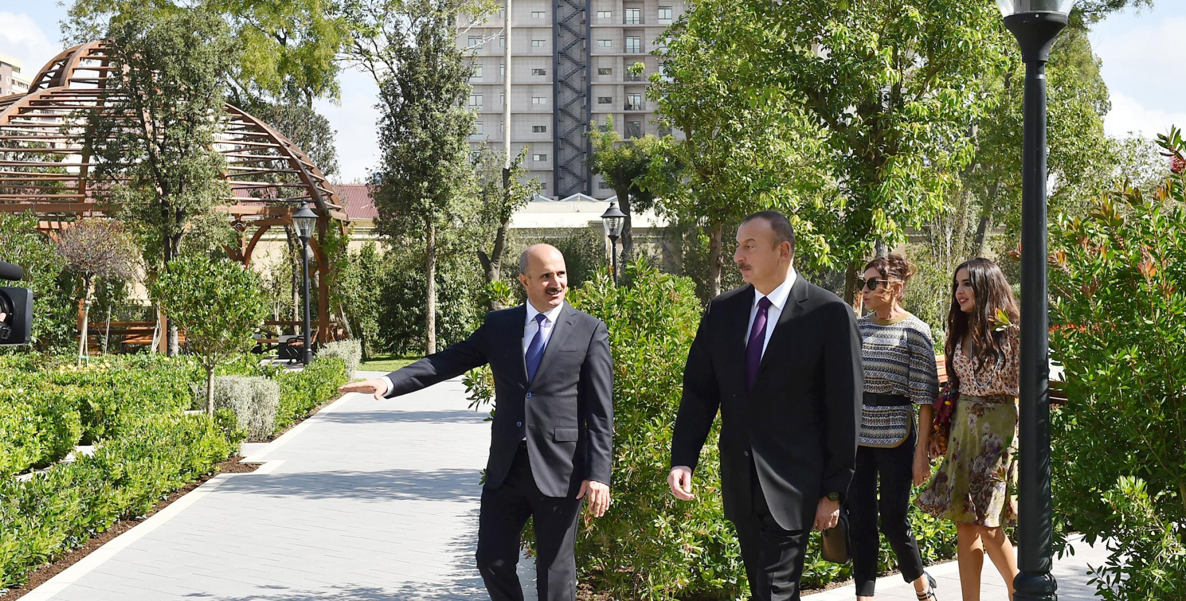 Ильхам Алиев ознакомился с условиями, созданными в новом парке «Розовый сад» в Насиминском районе Баку