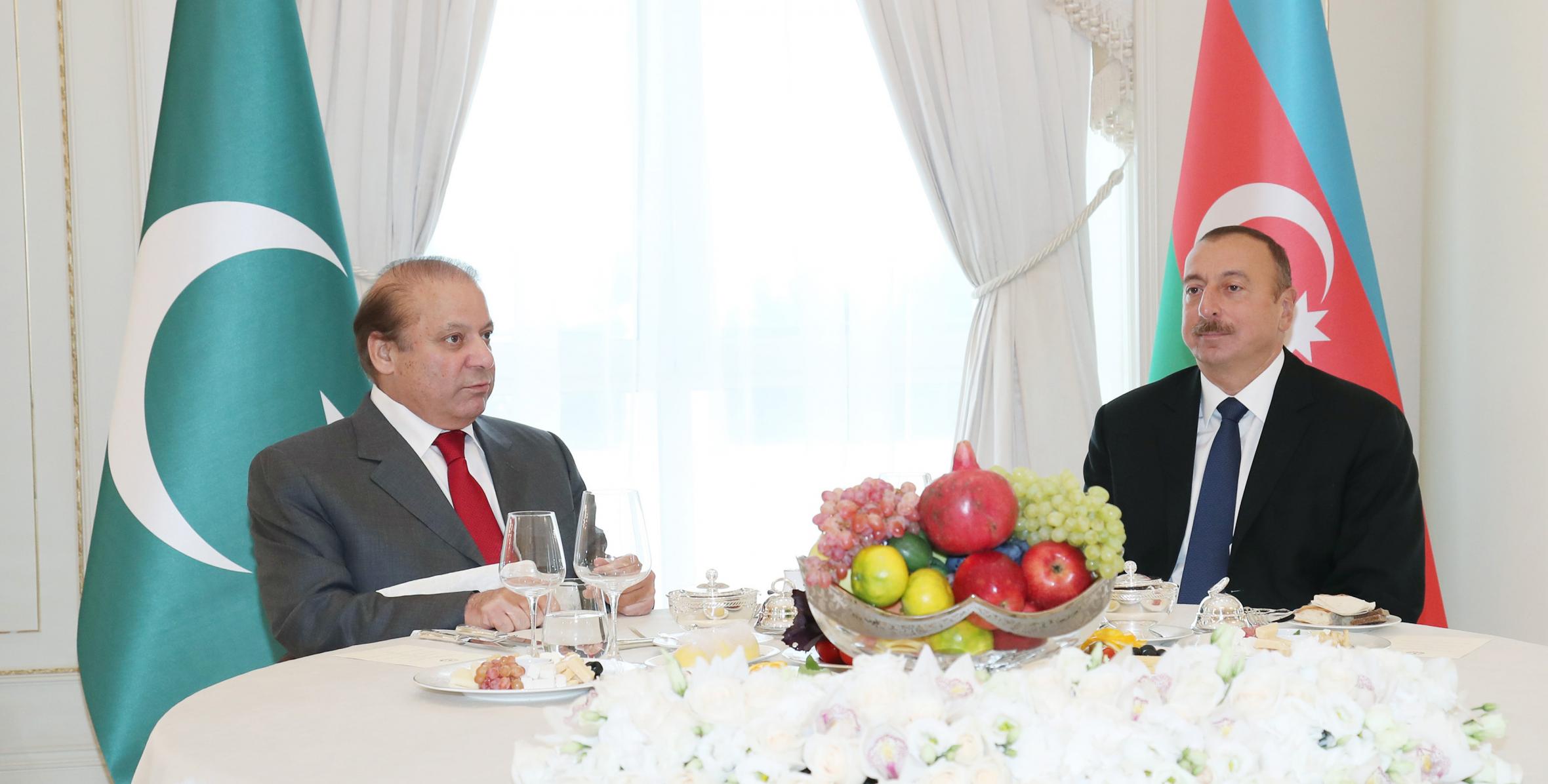 От имени Ильхама Алиева был дан официальный обед в честь премьер-министра Исламской Республики Пакистан Мухаммада Наваза Шарифа