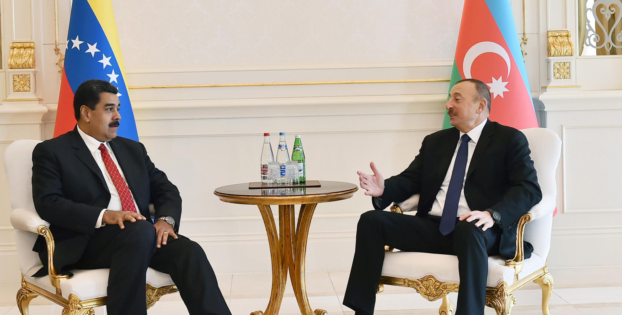 Состоялась встреча в узком составе президентов Азербайджана и Венесуэлы