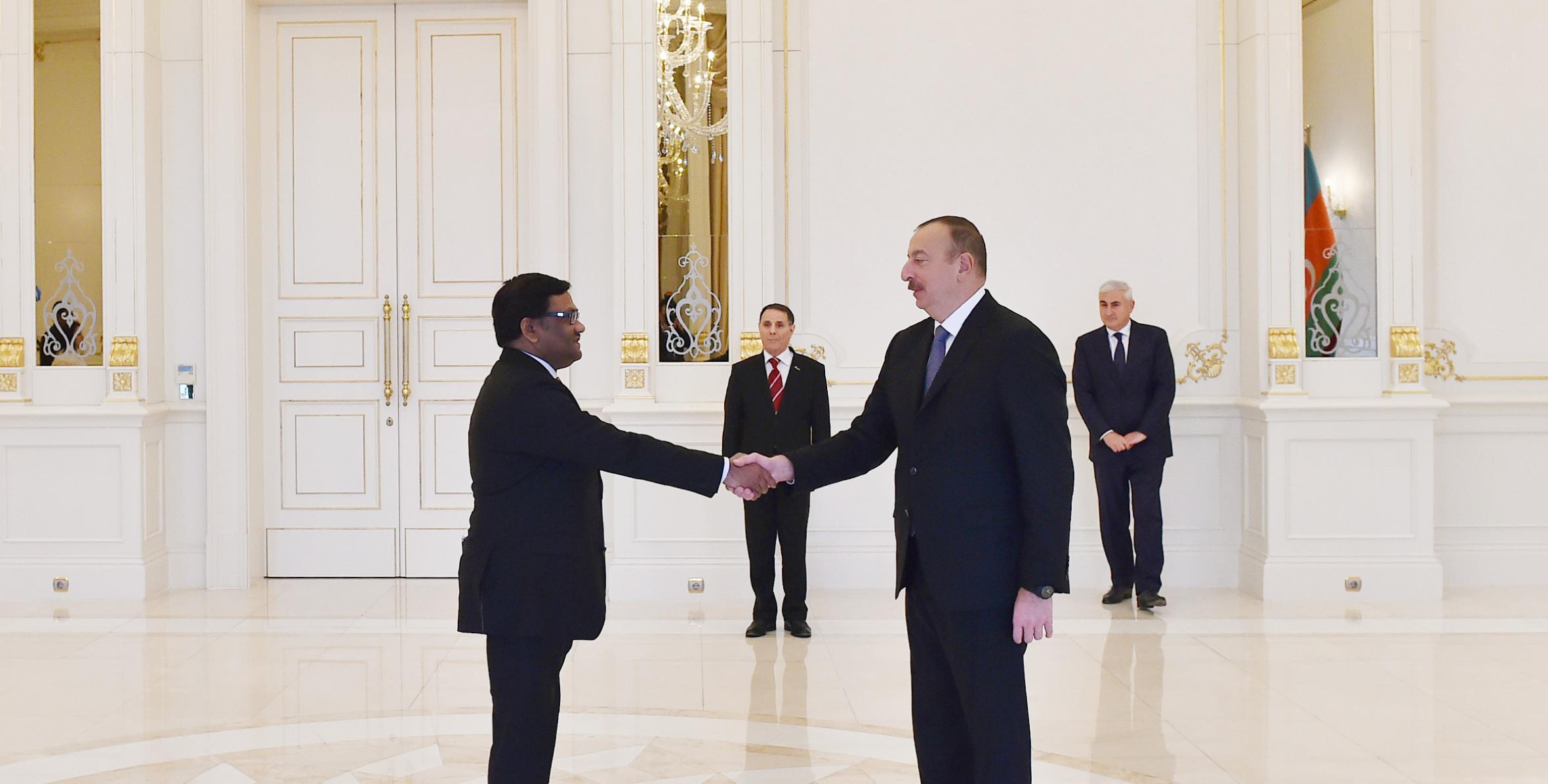 Ильхам Алиев принял верительные грамоты новоназначенного посла Бангладеш в Азербайджане