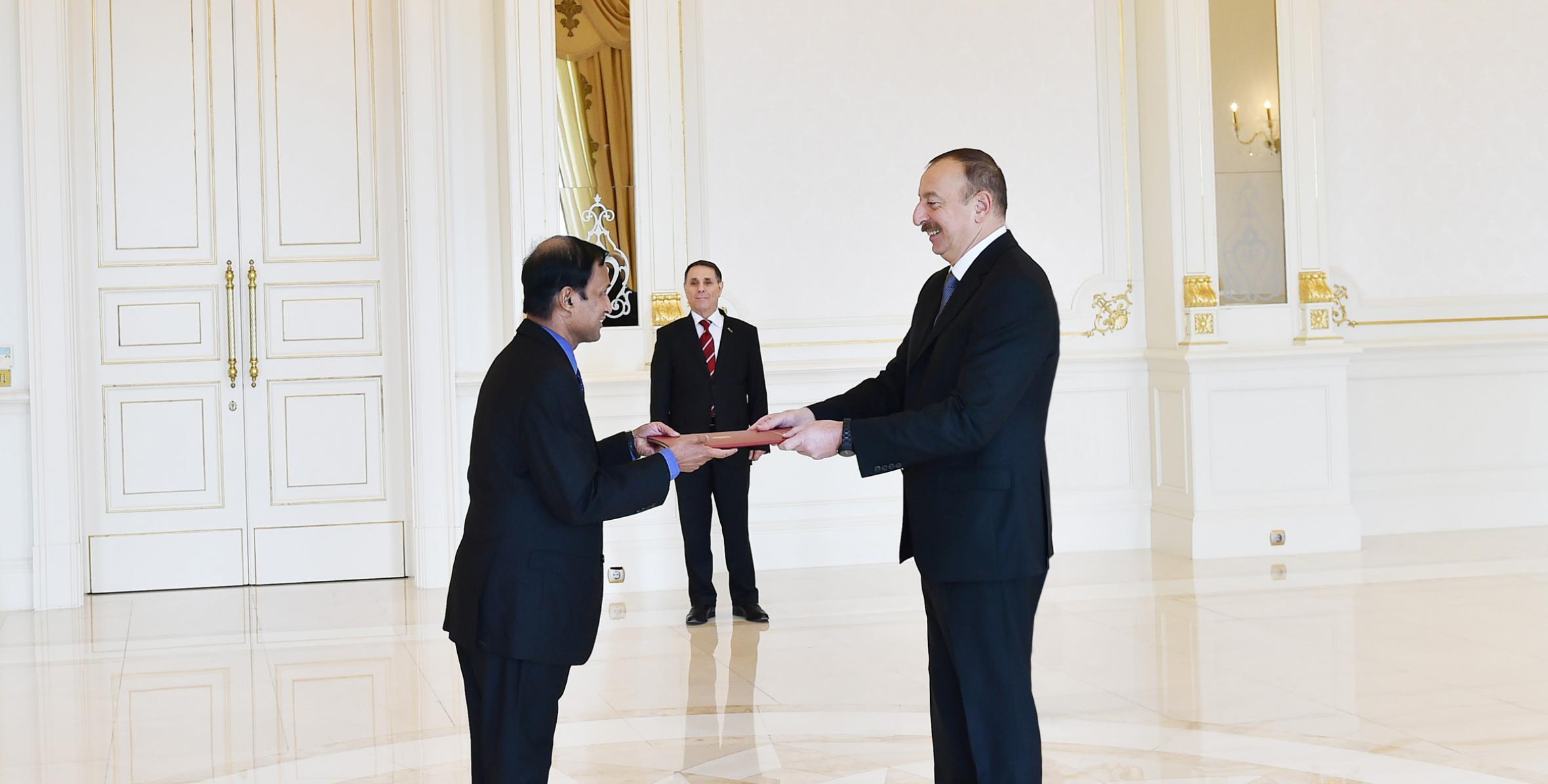 Ilham Aliyev received credentials of incoming Sri Lankan Ambassador