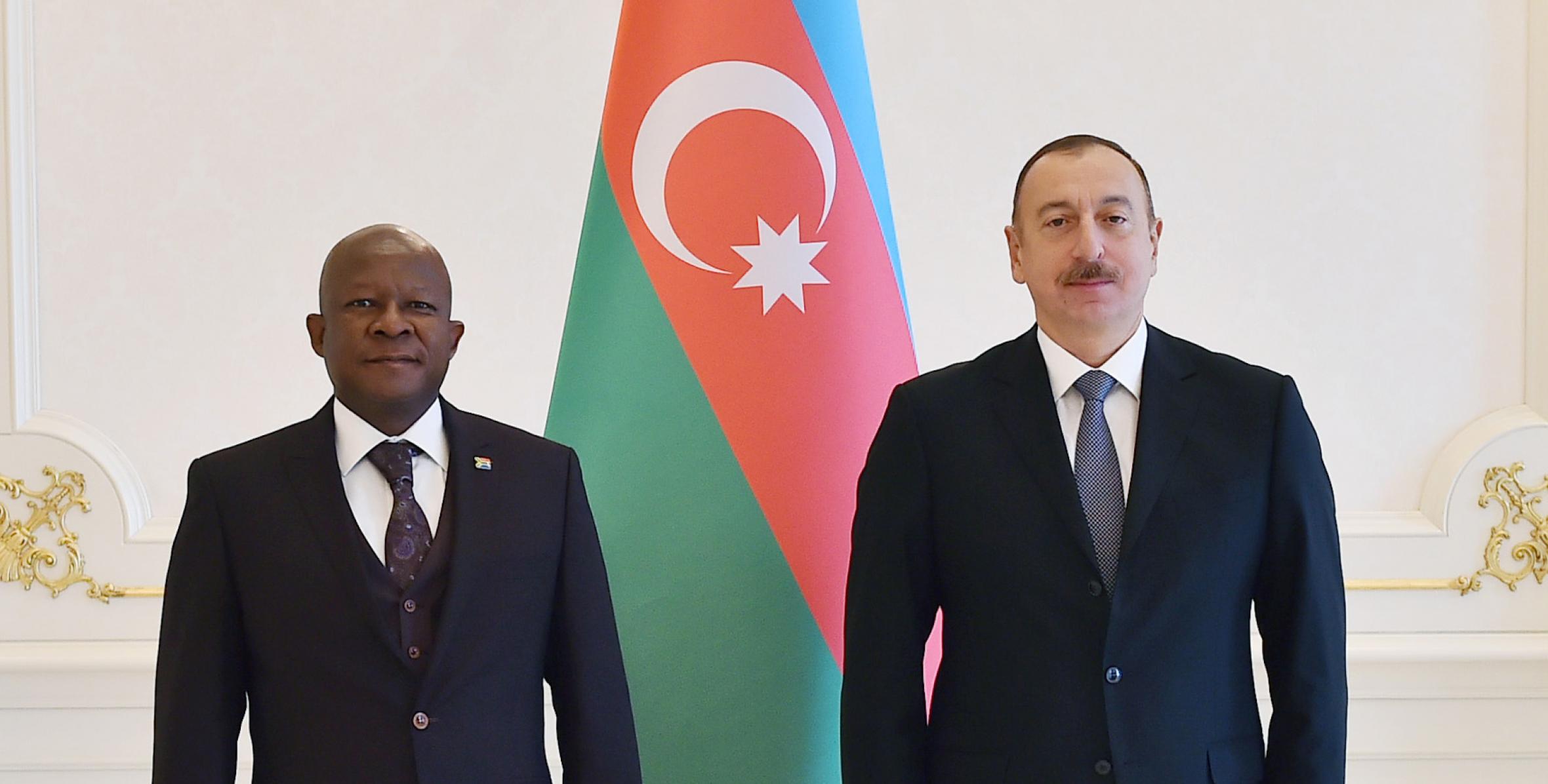 Ильхам Алиев принял верительные грамоты новоназначенного посла Южно-Африканской Республики в Азербайджане