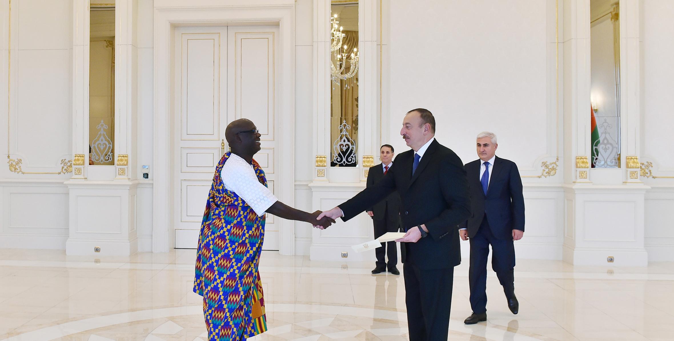 Ильхам Алиев принял верительные грамоты новоназначенного посла Ганы в Азербайджане
