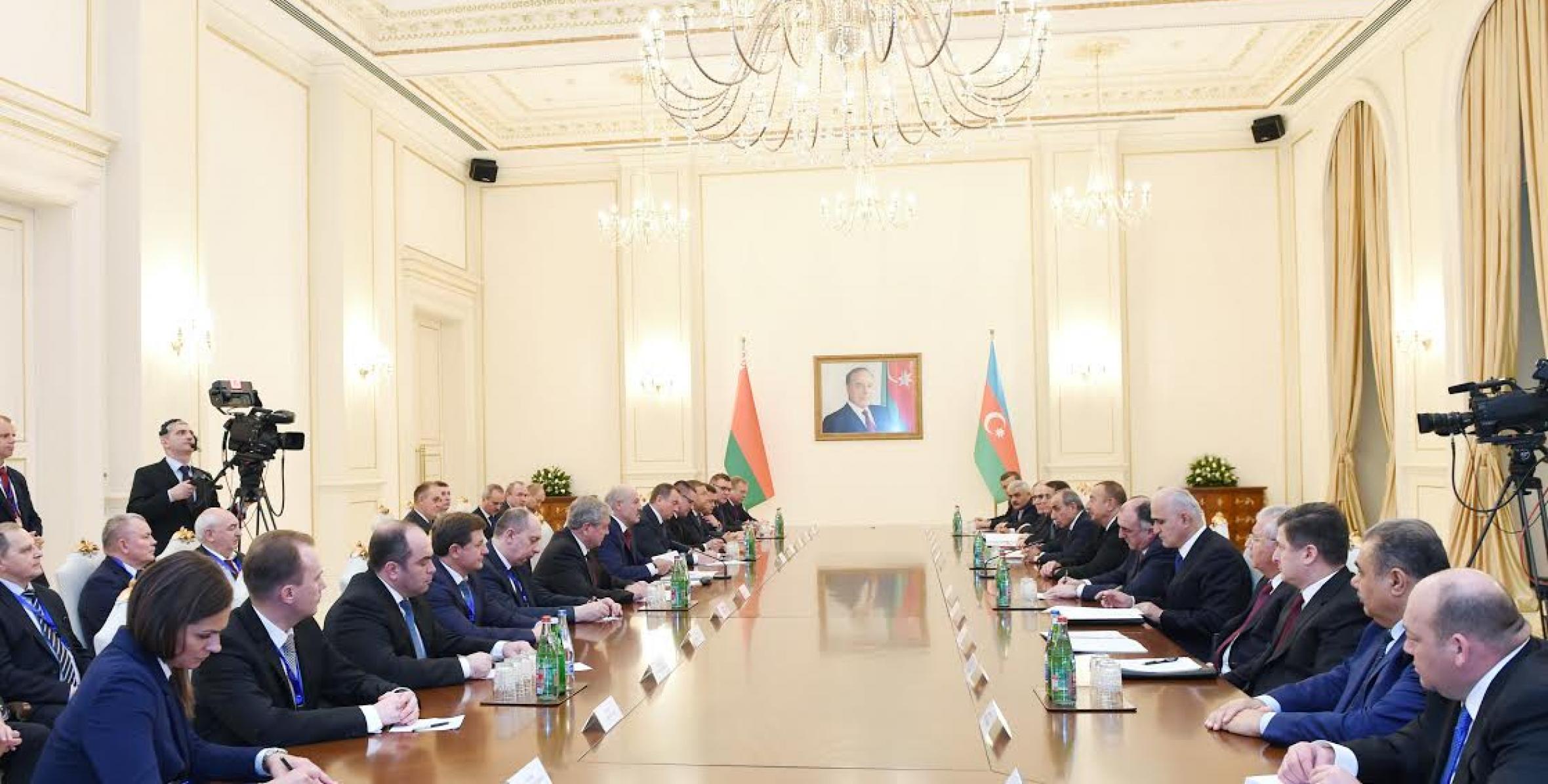 Ильхама Алиева и Президента Республики Беларусь Александра Лукашенко в расширенном составе с участием делегаций