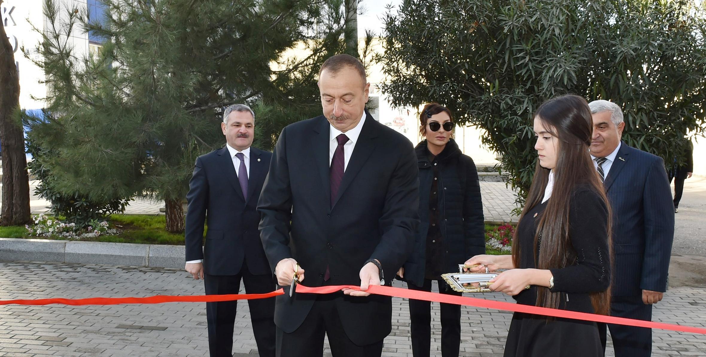 İlham Əliyev Yeni Azərbaycan Partiyası (YAP) Tərtər rayon təşkilatının yeni inzibati binasının açılışında iştirak edib
