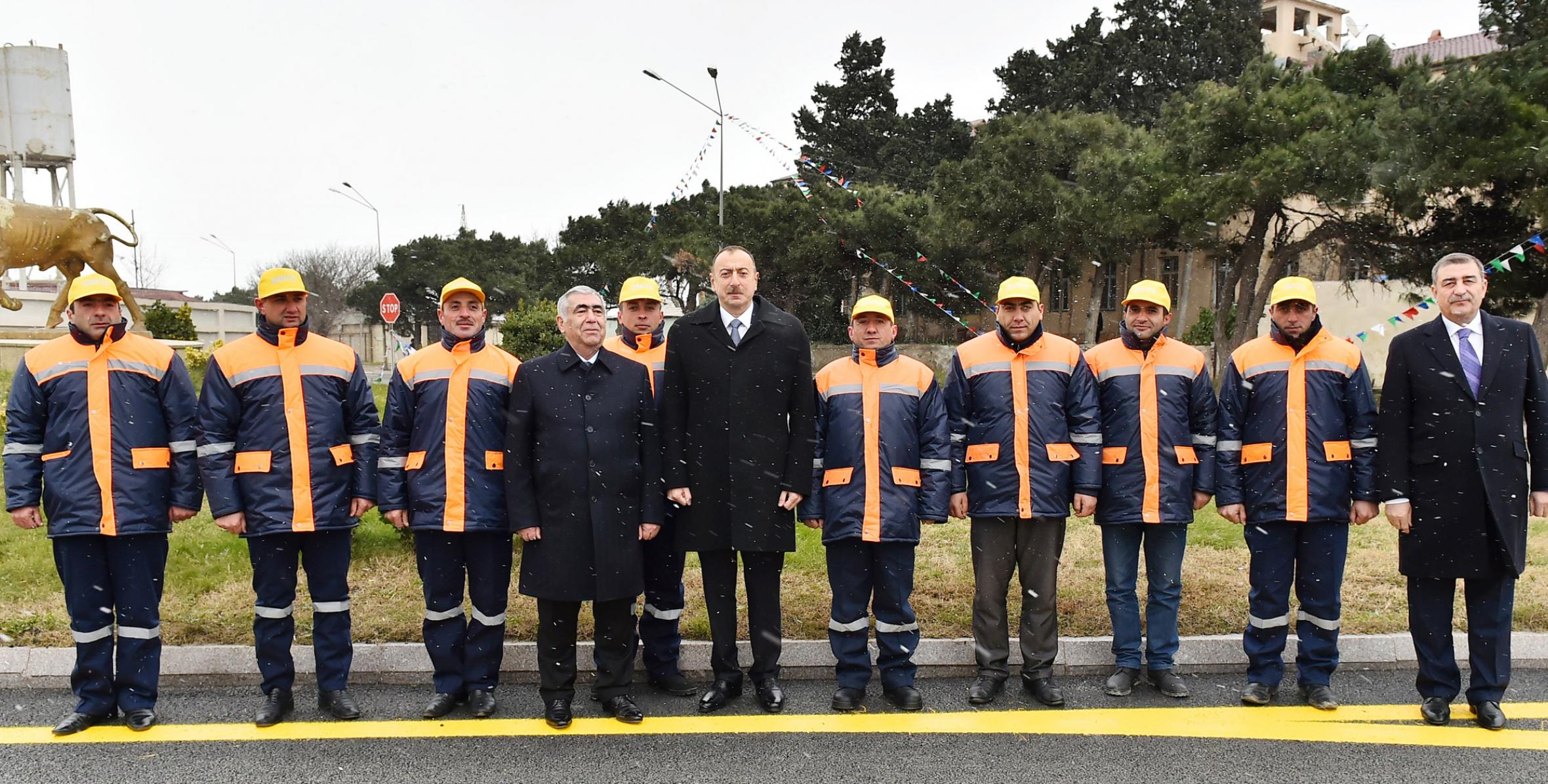 Ильхам Алиев принял участие в открытии после капитальной реконструкции 5-километровой части автомобильной дороги Зых-Амирджан-Ени Сураханы в Сураханском районе Баку